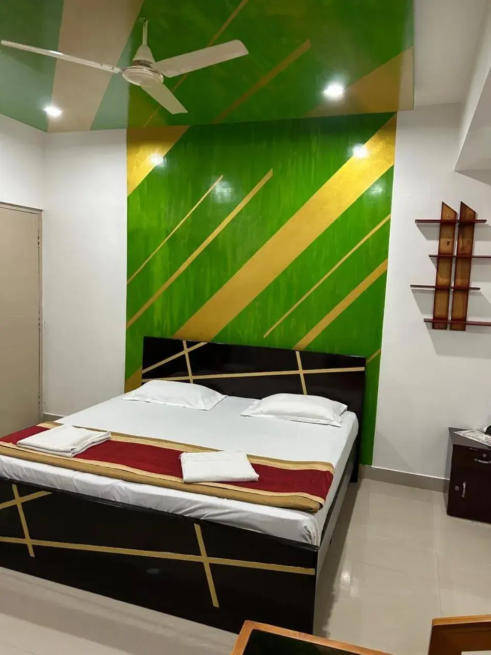 Bed in Royal comfort Inn Bed in Royal comfort Inn