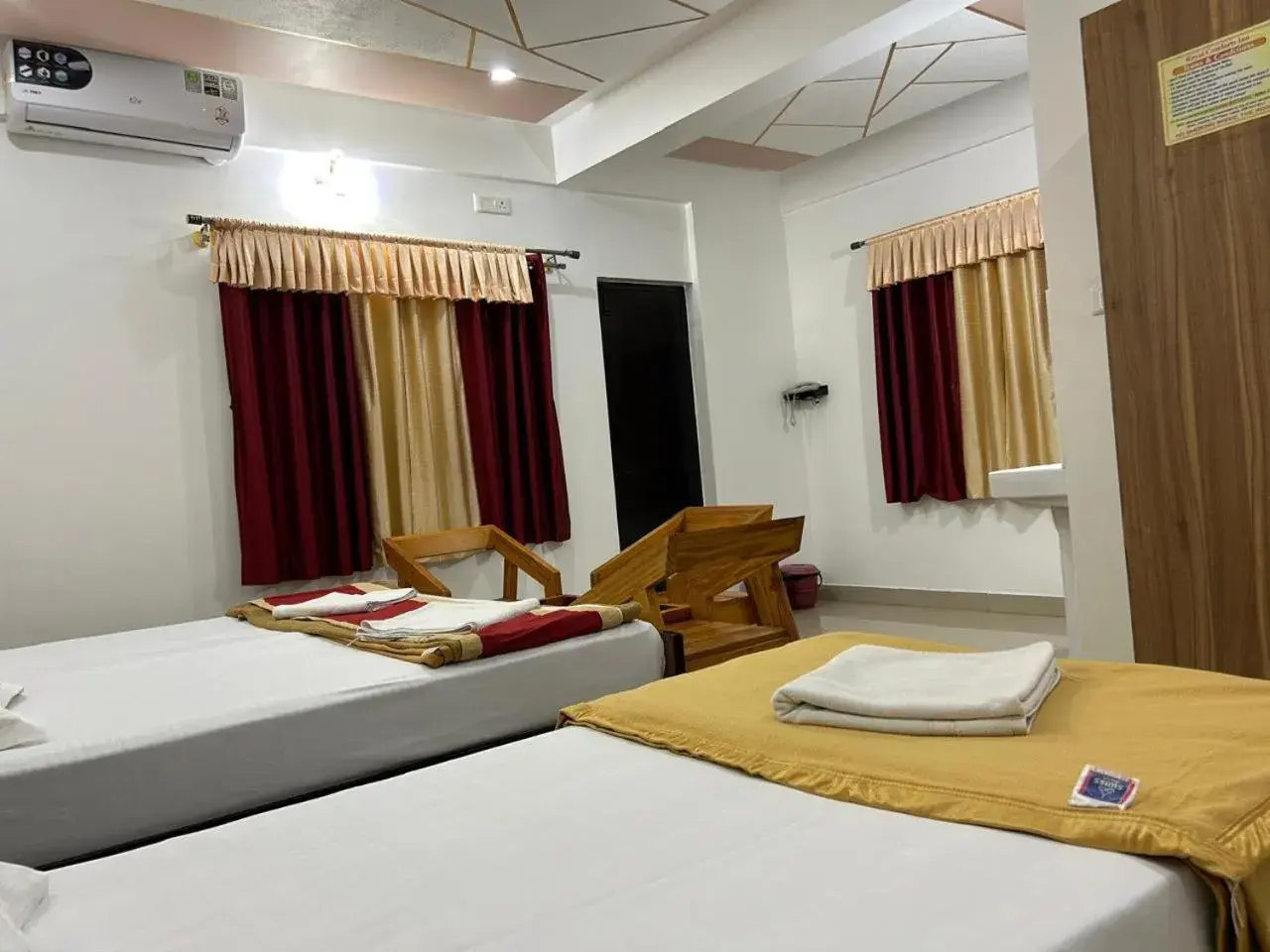 Bed in Royal comfort Inn Bed in Royal comfort Inn