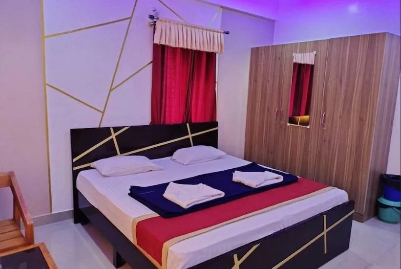 Bed in Royal comfort Inn