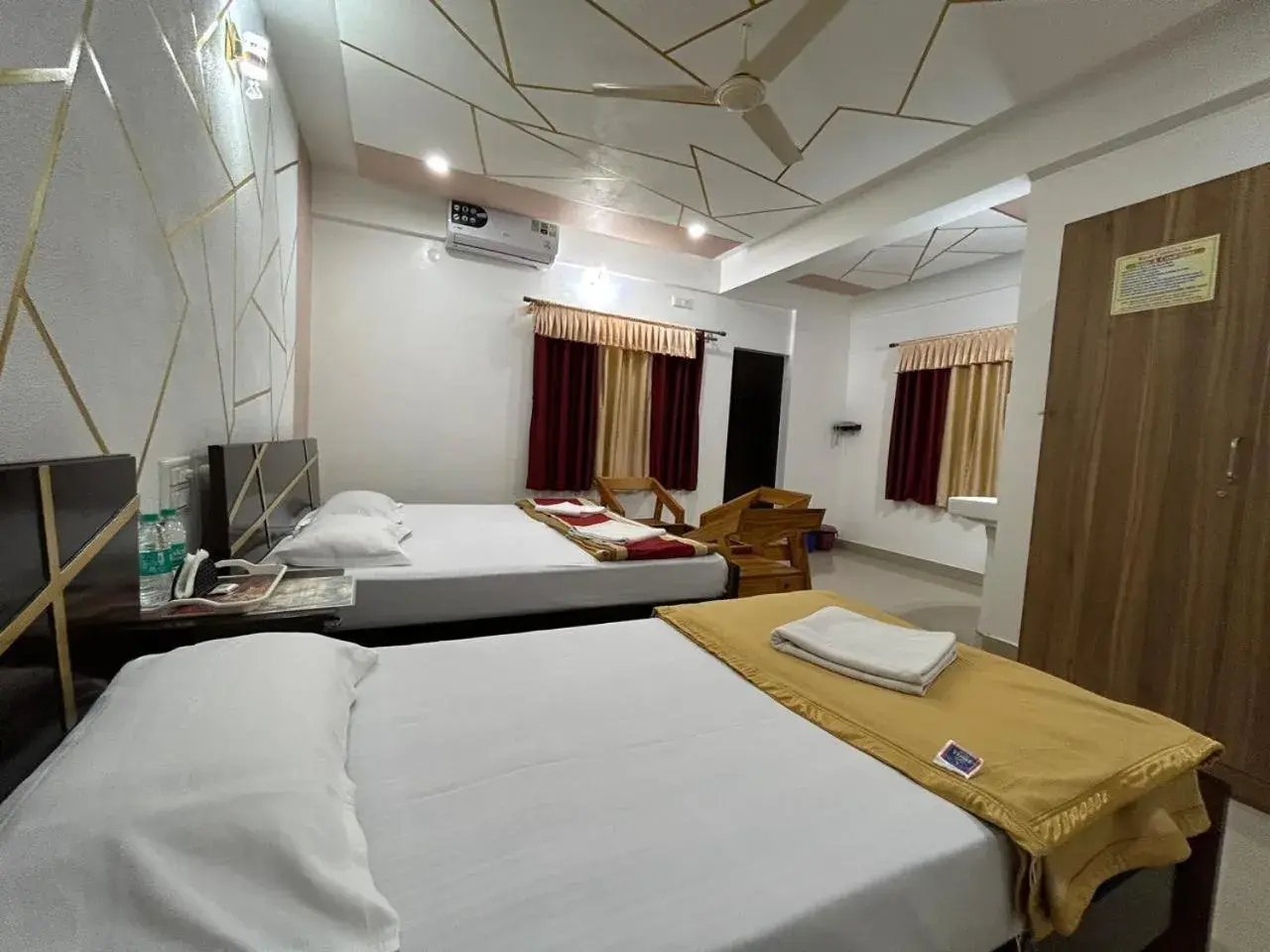 Bed in Royal comfort Inn Bed in Royal comfort Inn