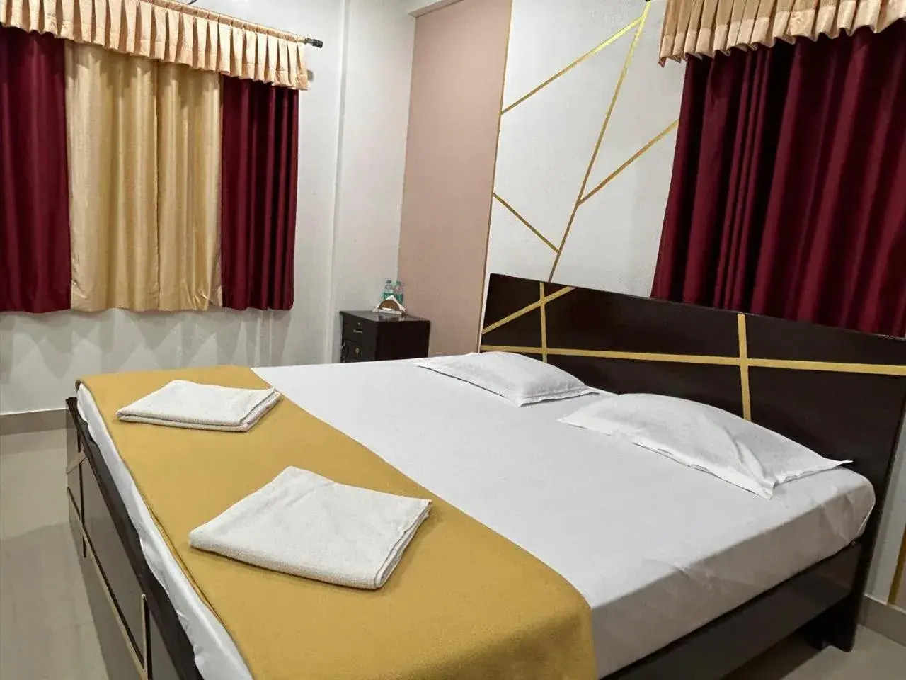 Bed in Royal comfort Inn Bed in Royal comfort Inn