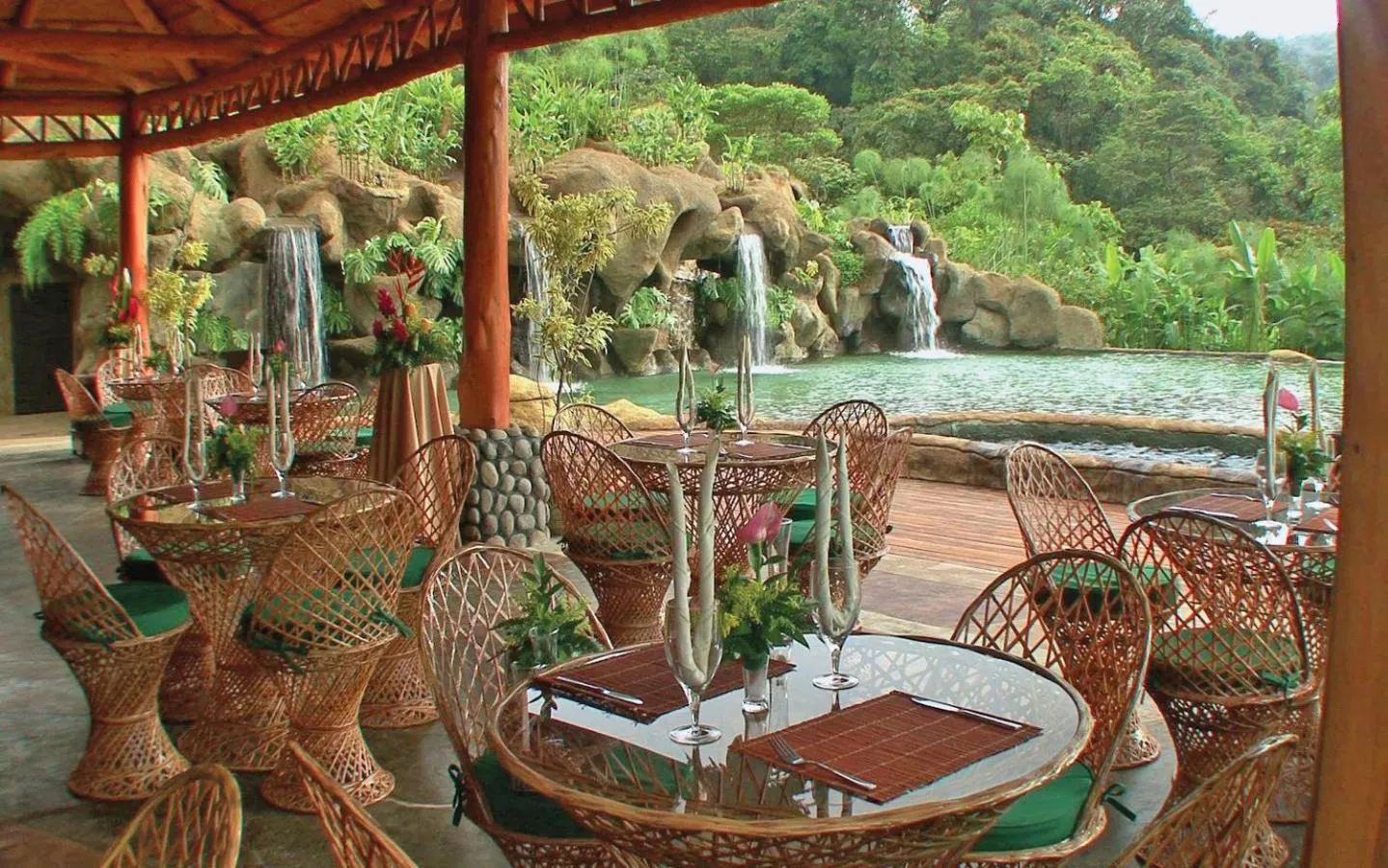 Restaurant/places to eat in Peace Lodge