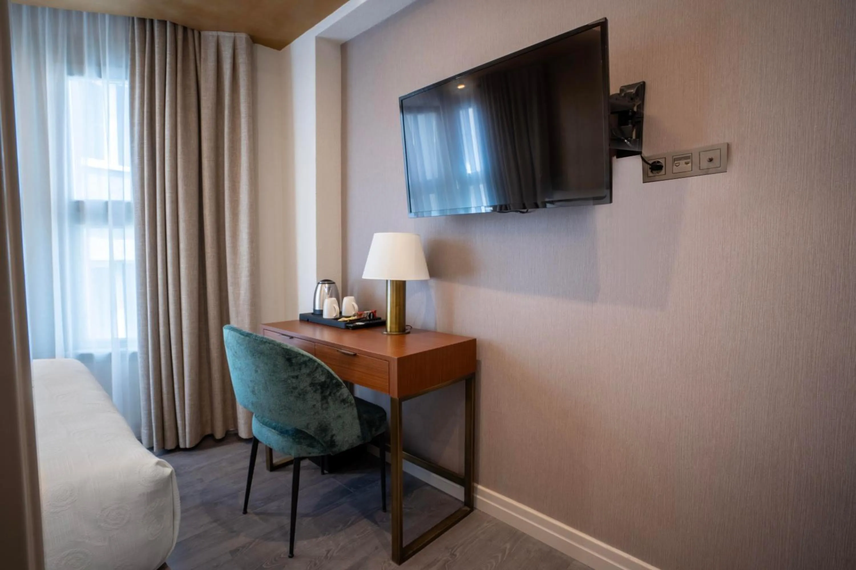 TV and multimedia in Smart and Simple Hotel Karakoy