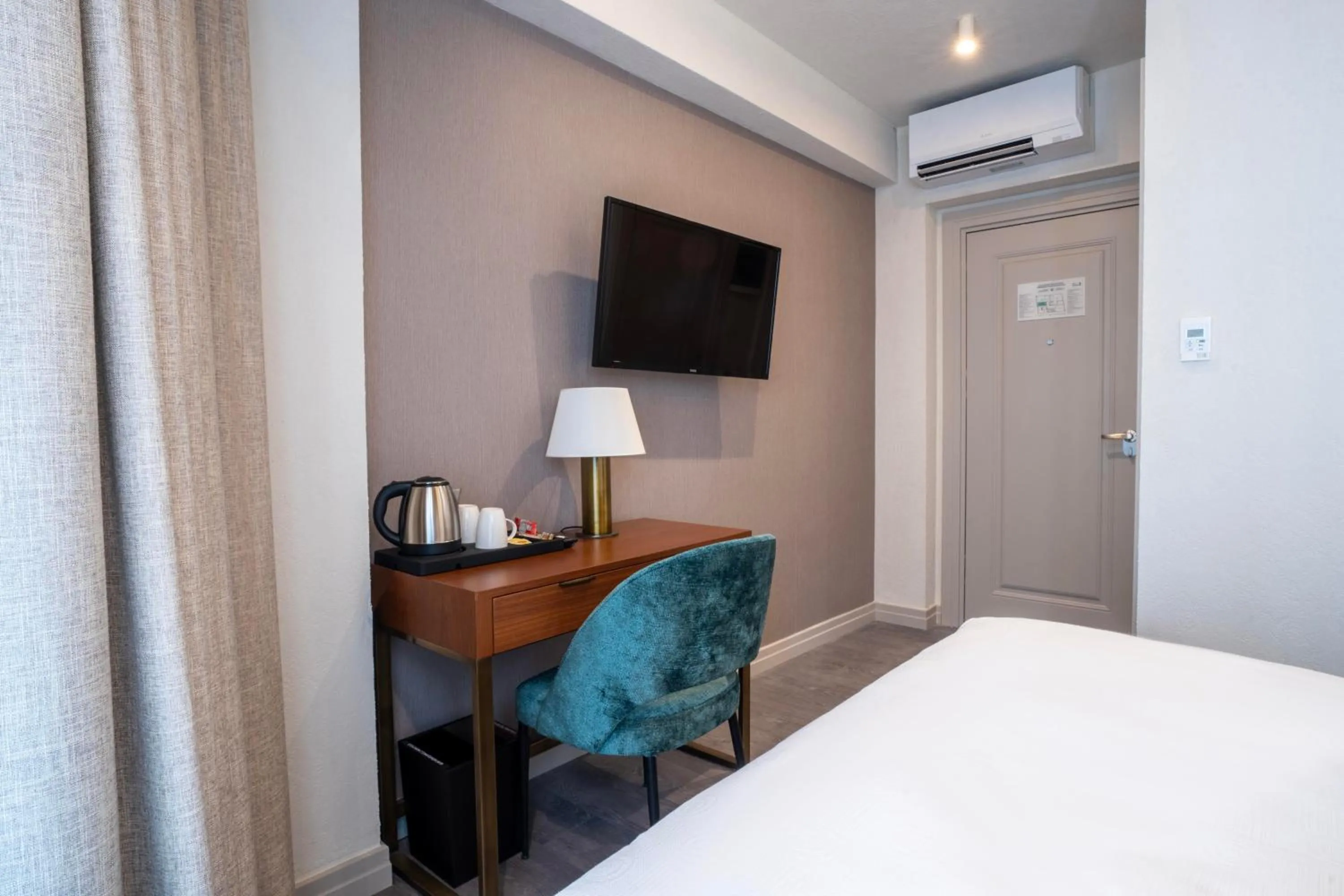 Photo of the whole room, Bed in Smart and Simple Hotel Karakoy