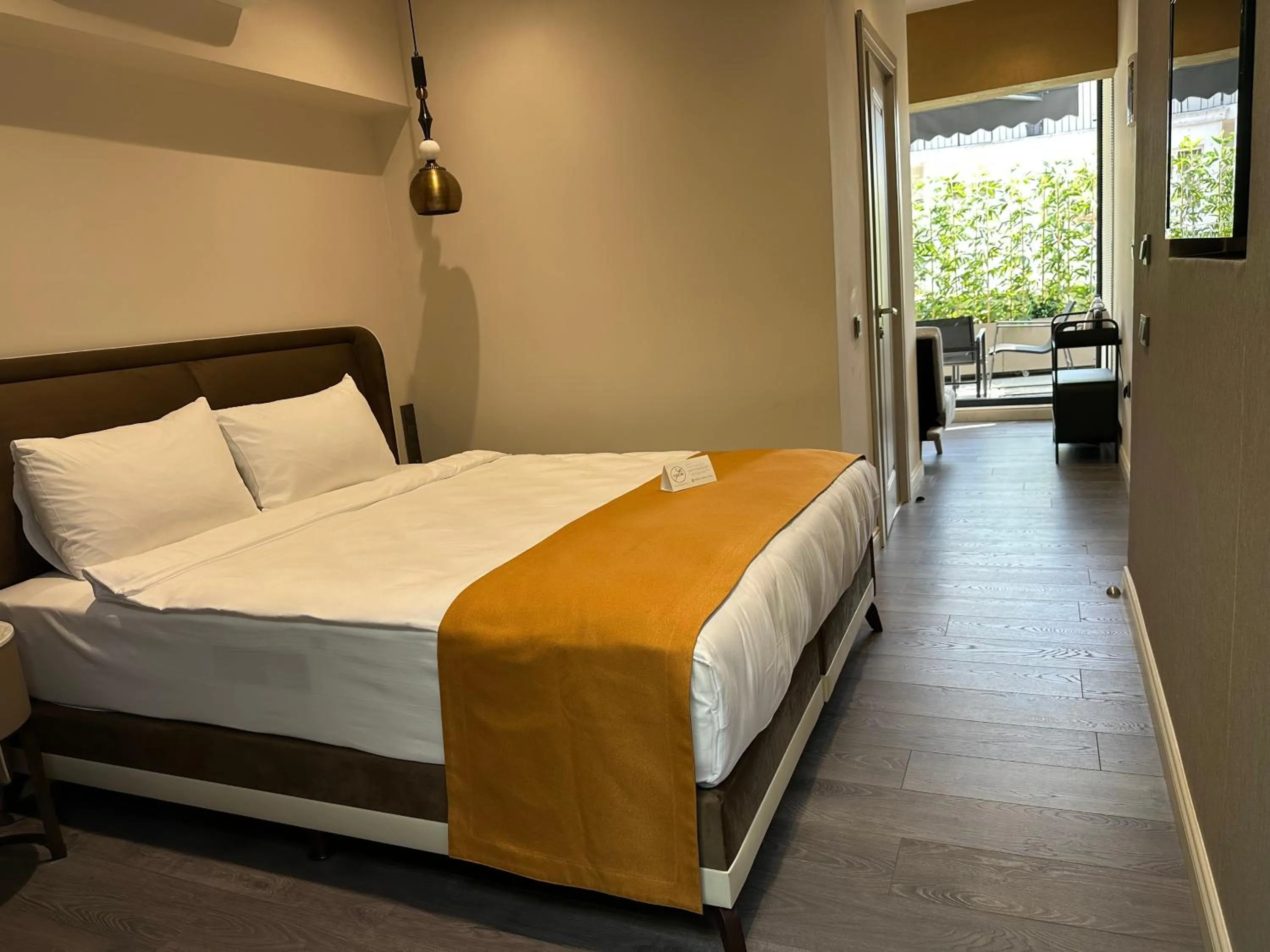 Bedroom, Bed in Smart and Simple Hotel Karakoy