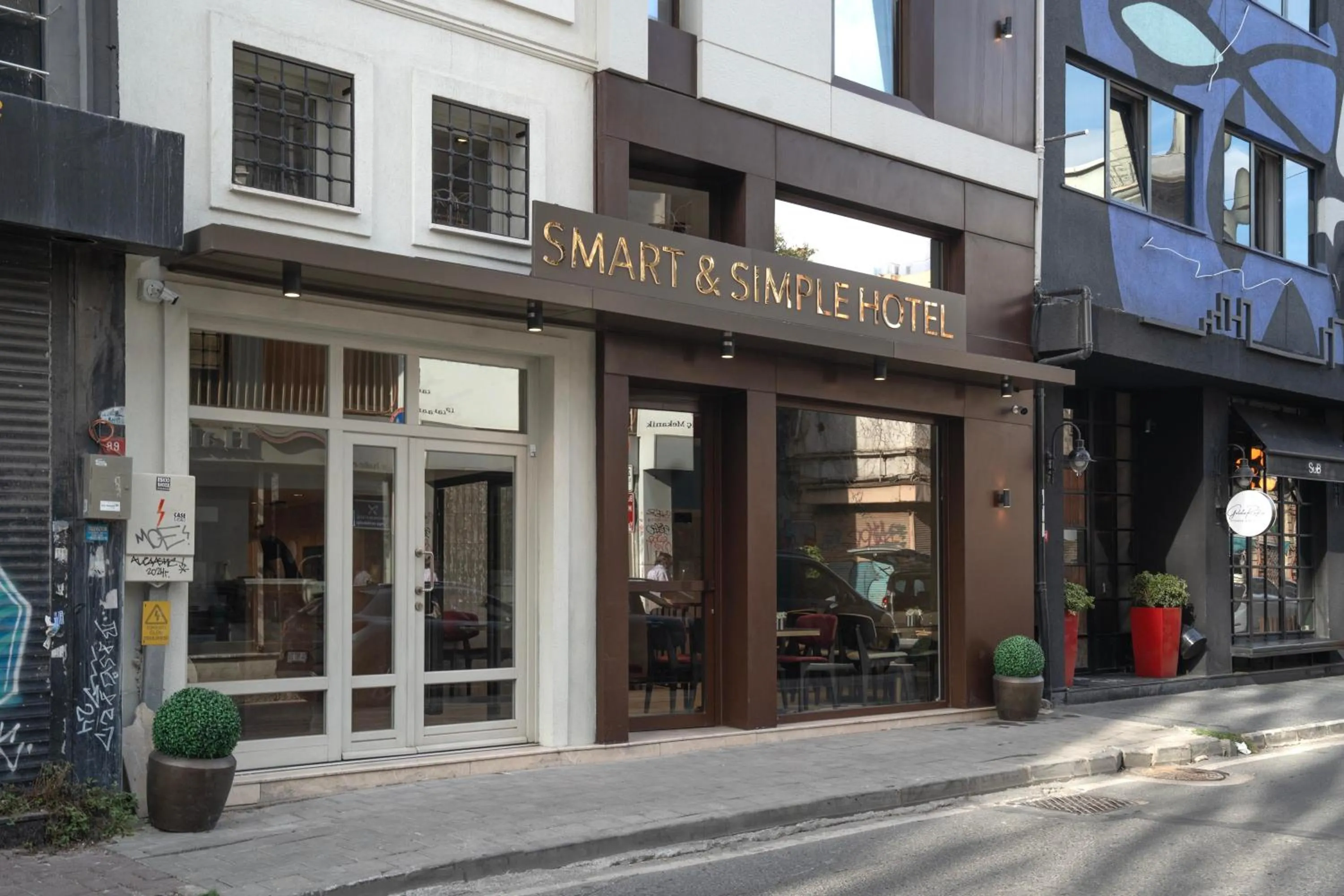 Property building in Smart and Simple Hotel Karakoy