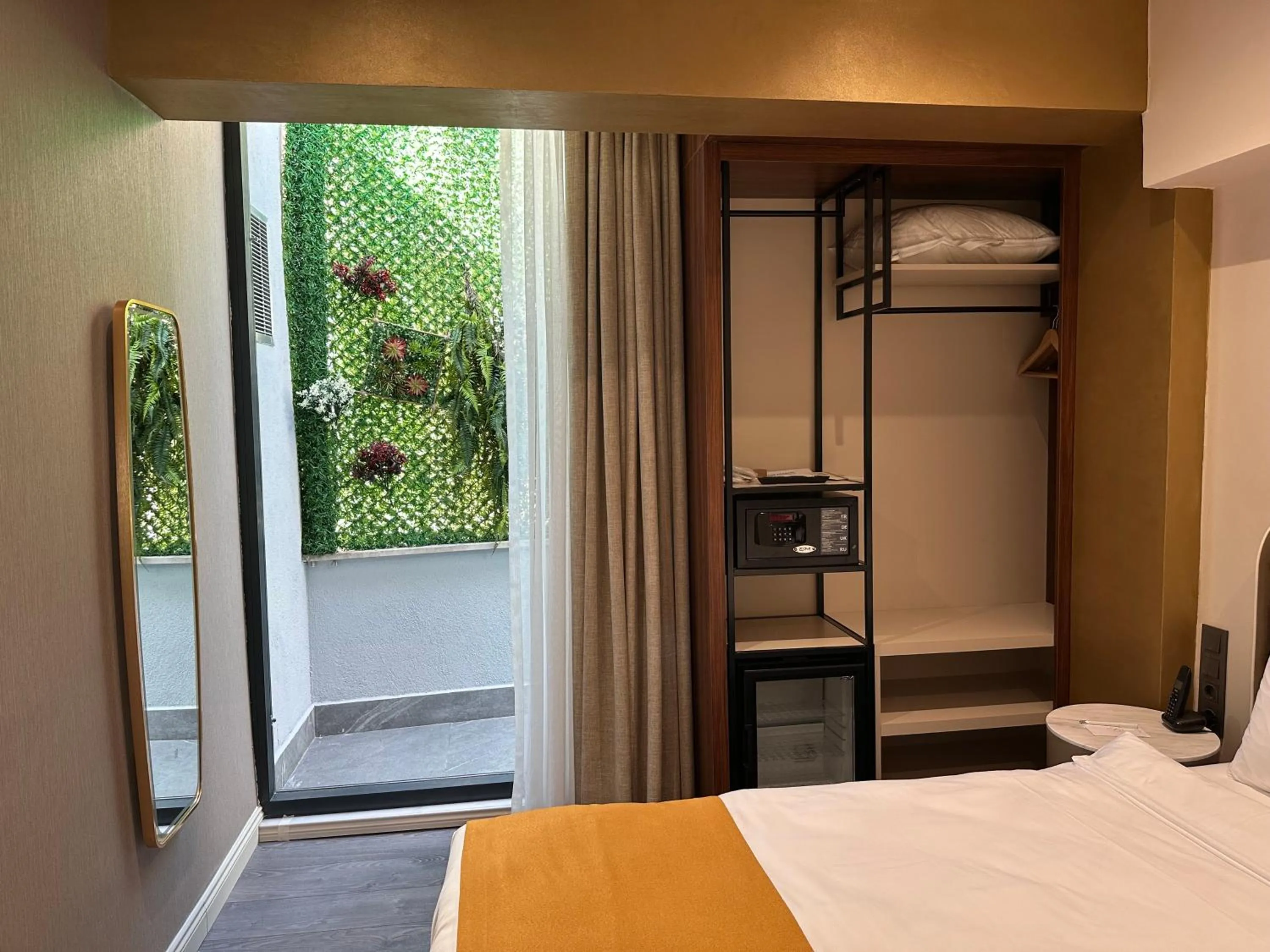 Bedroom, Bed in Smart and Simple Hotel Karakoy