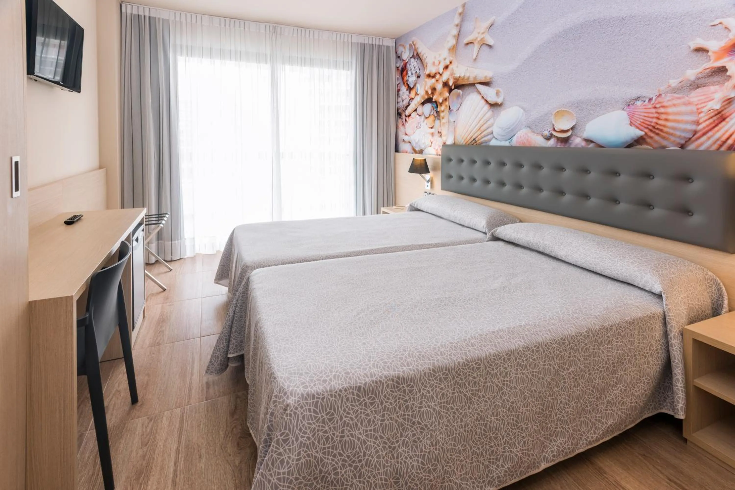 Photo of the whole room, Bed in Tropic Park