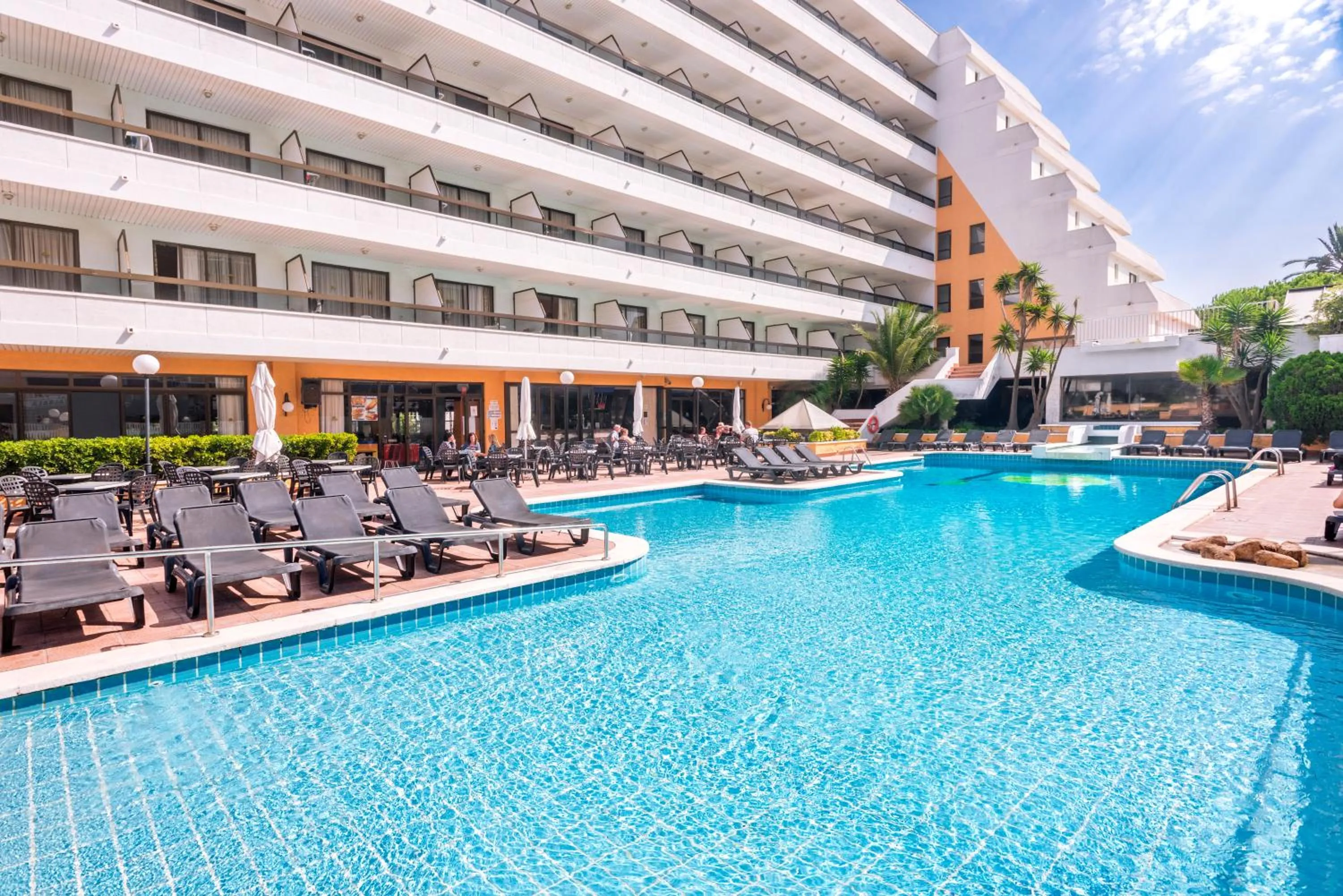 Swimming pool in Tropic Park