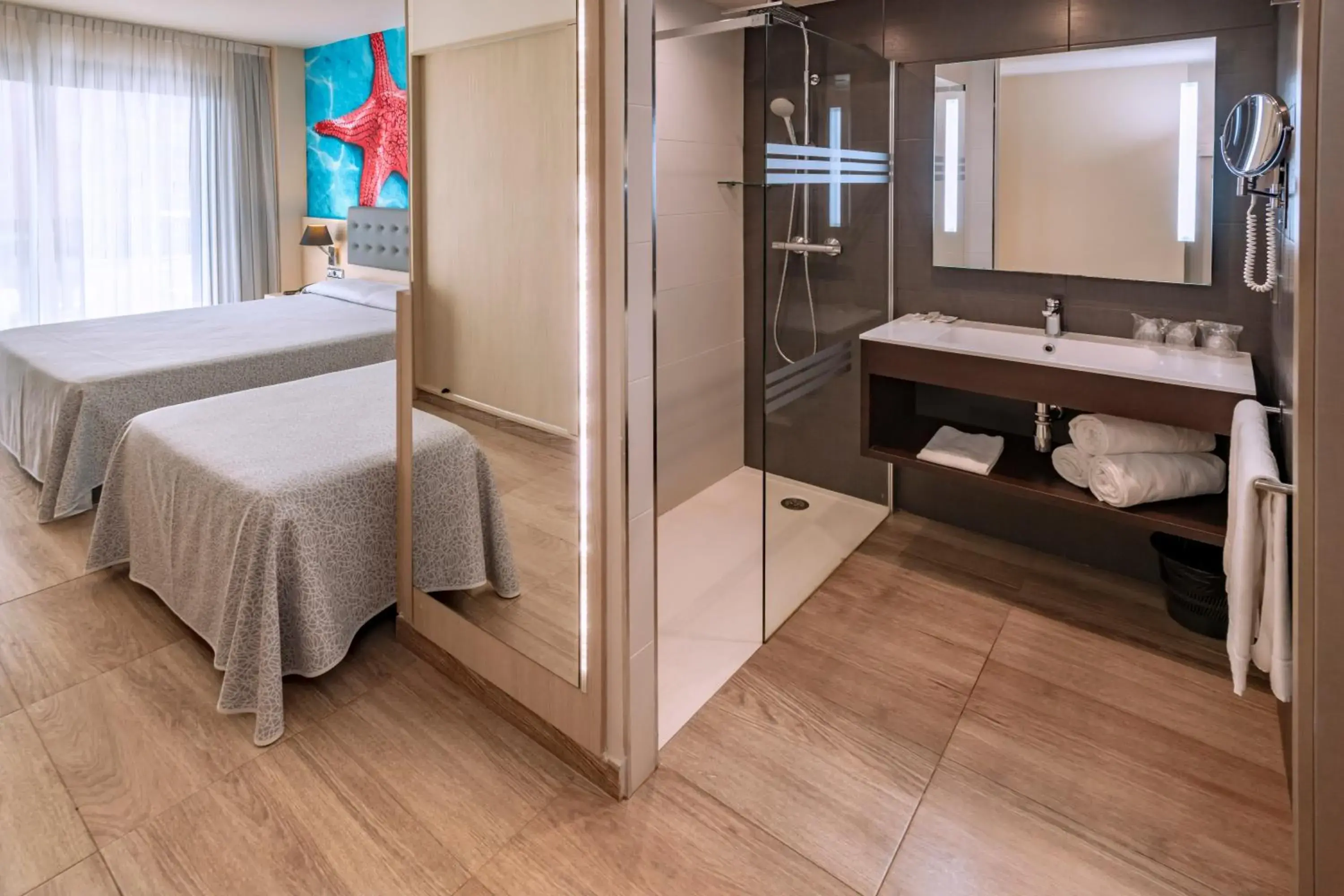 Photo of the whole room, Bed in Tropic Park Photo of the whole room, Bed in Tropic Park