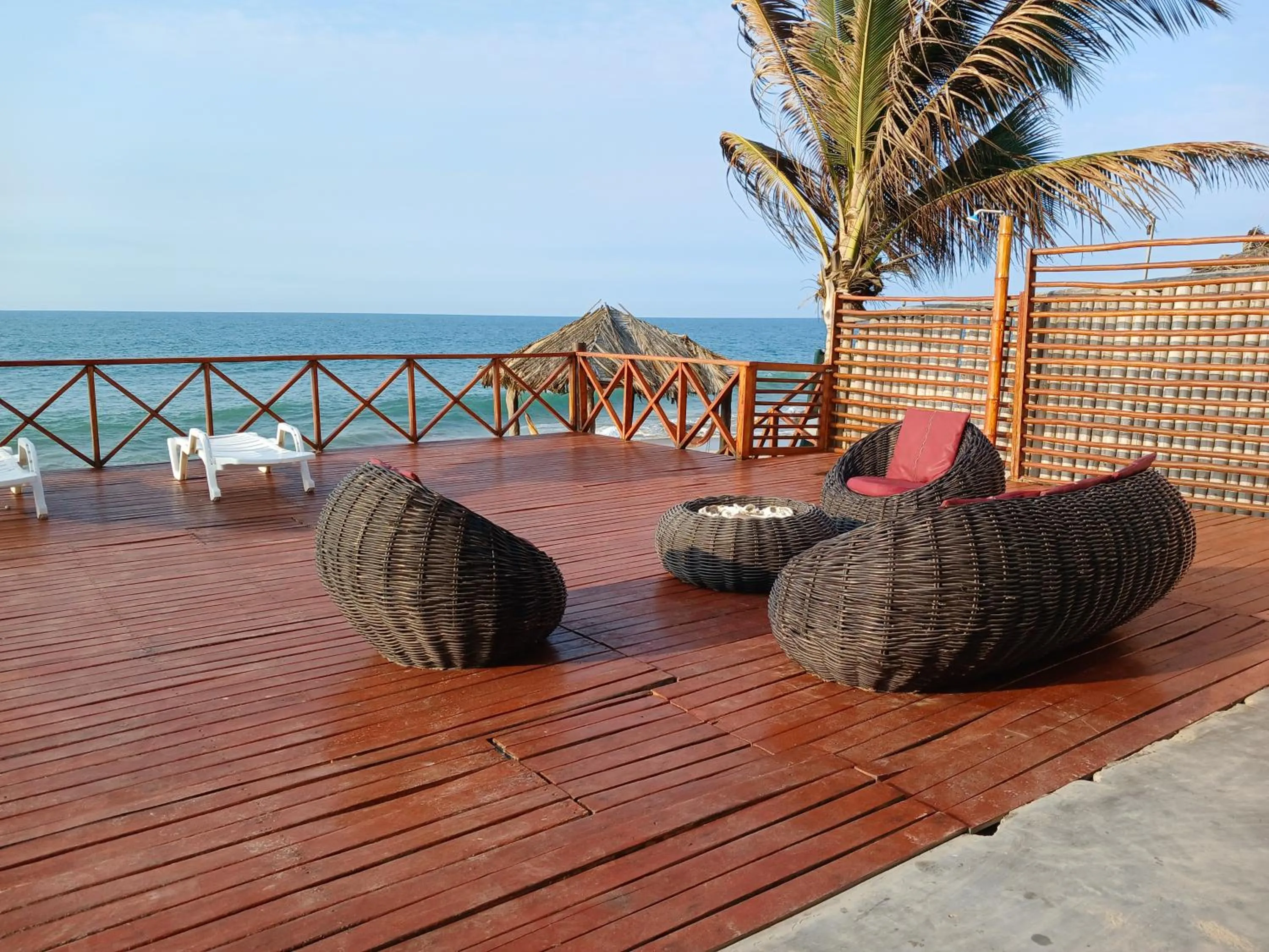 Six-Bedroom House in Casa de Playa Akas