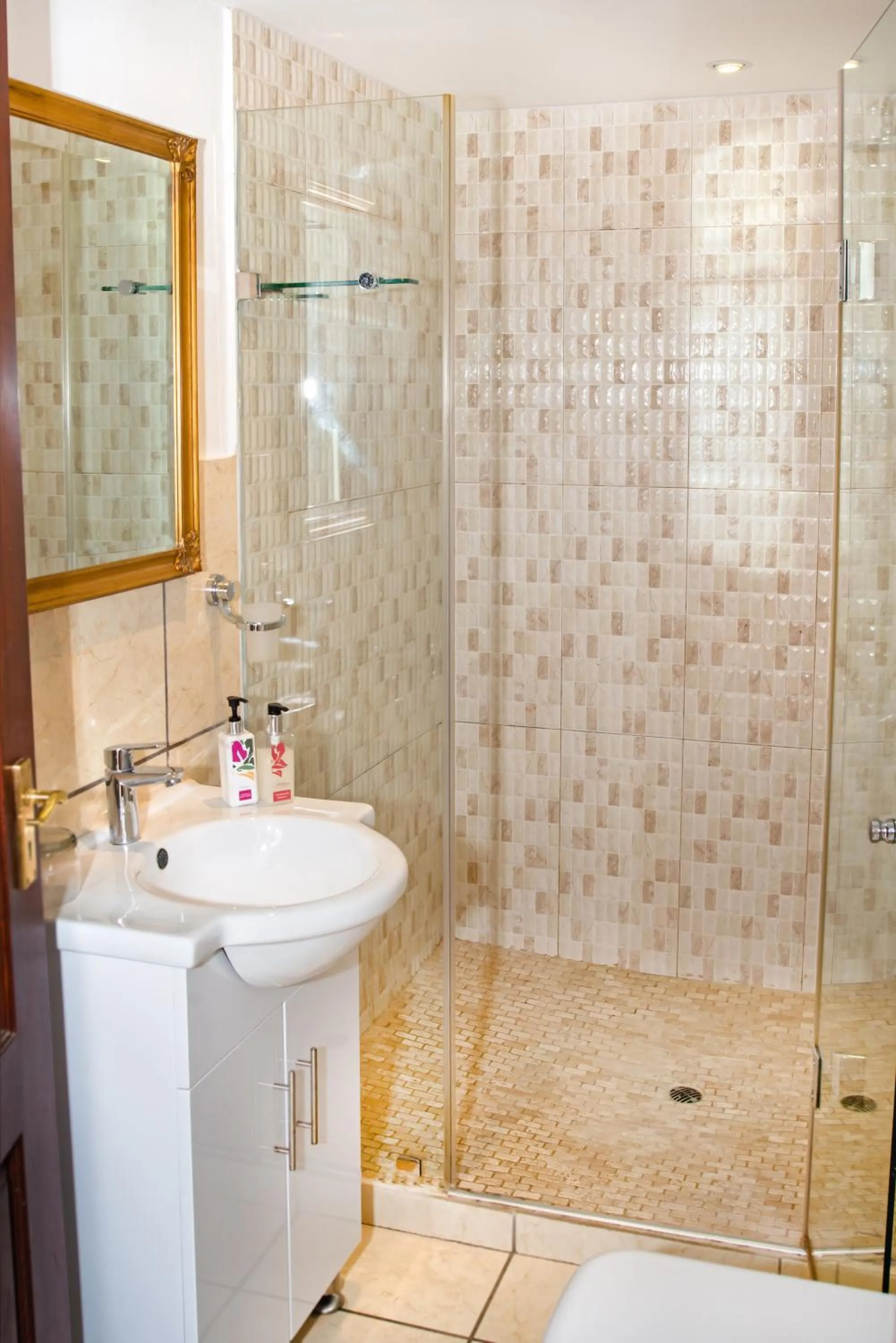 Shower in Gardenia Boutique Hotel