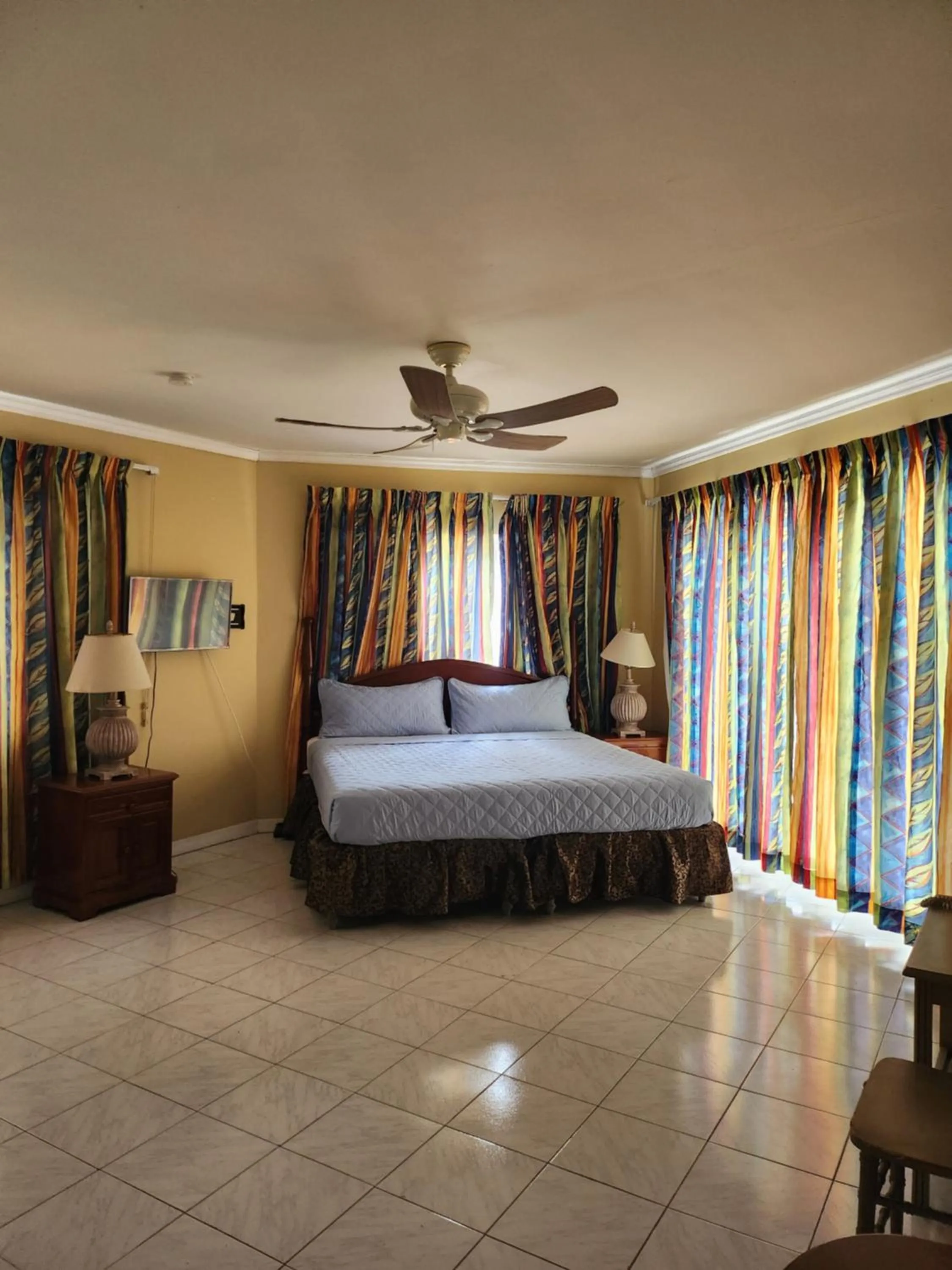 Bed in Beachcomber Club Resort