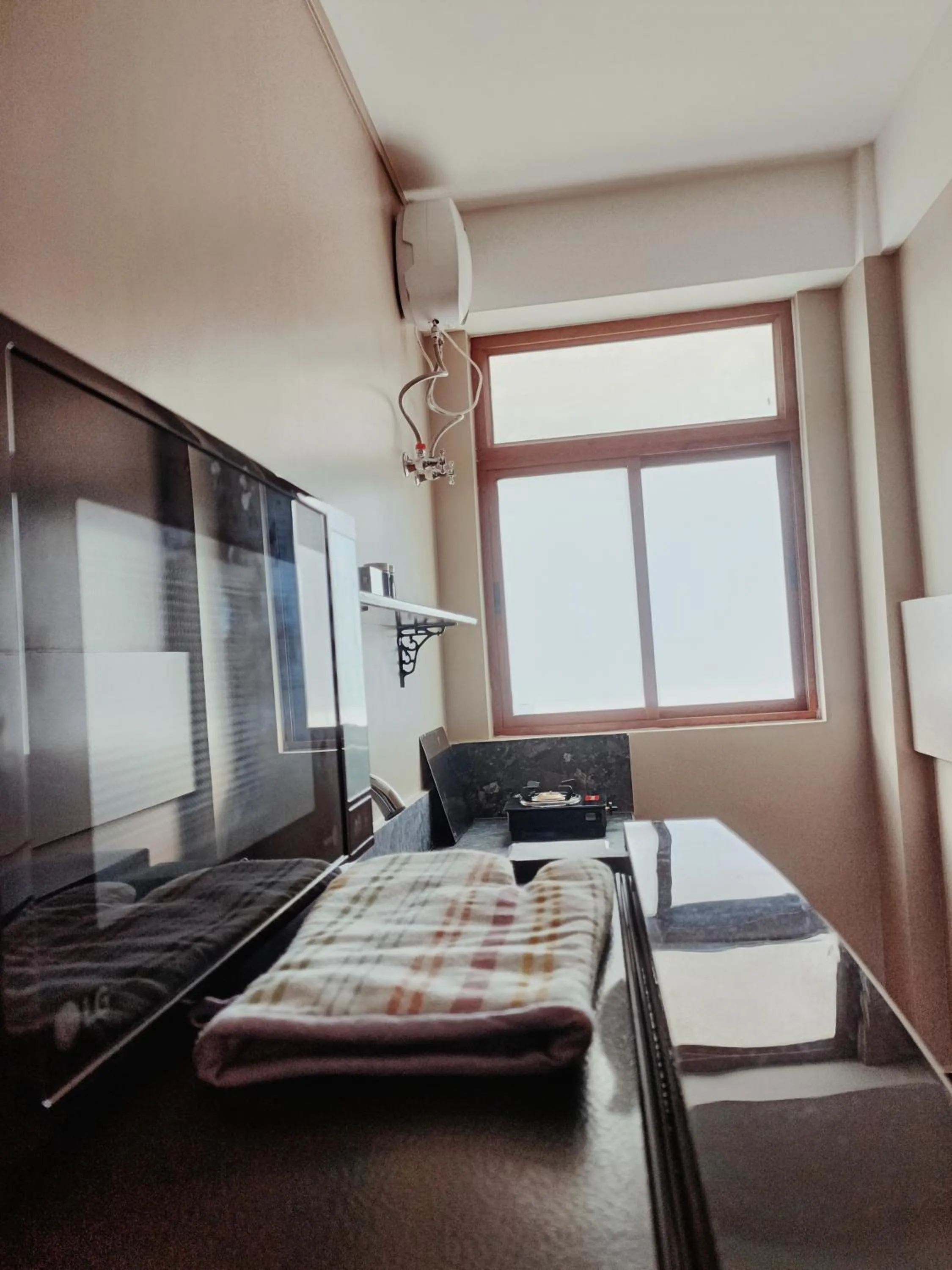 Kitchen or kitchenette, Bed in A La Maison