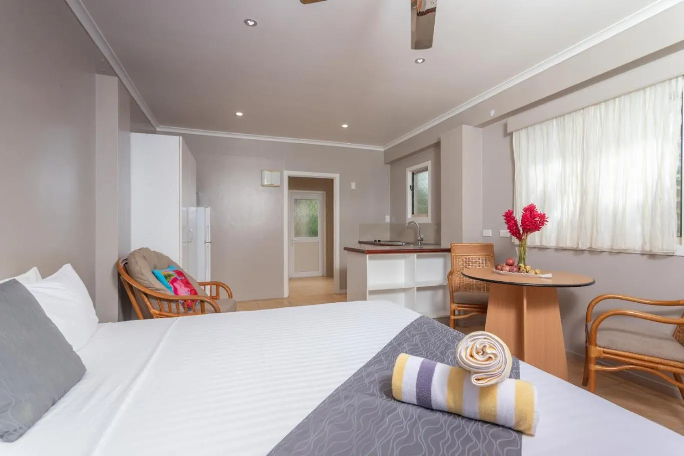 Seating area, Bed in Moana Sands Beachfront Villas
