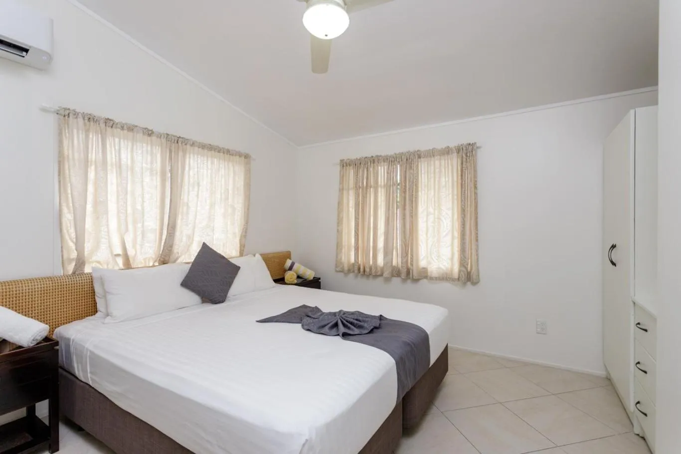 Bedroom, Bed in Moana Sands Beachfront Villas