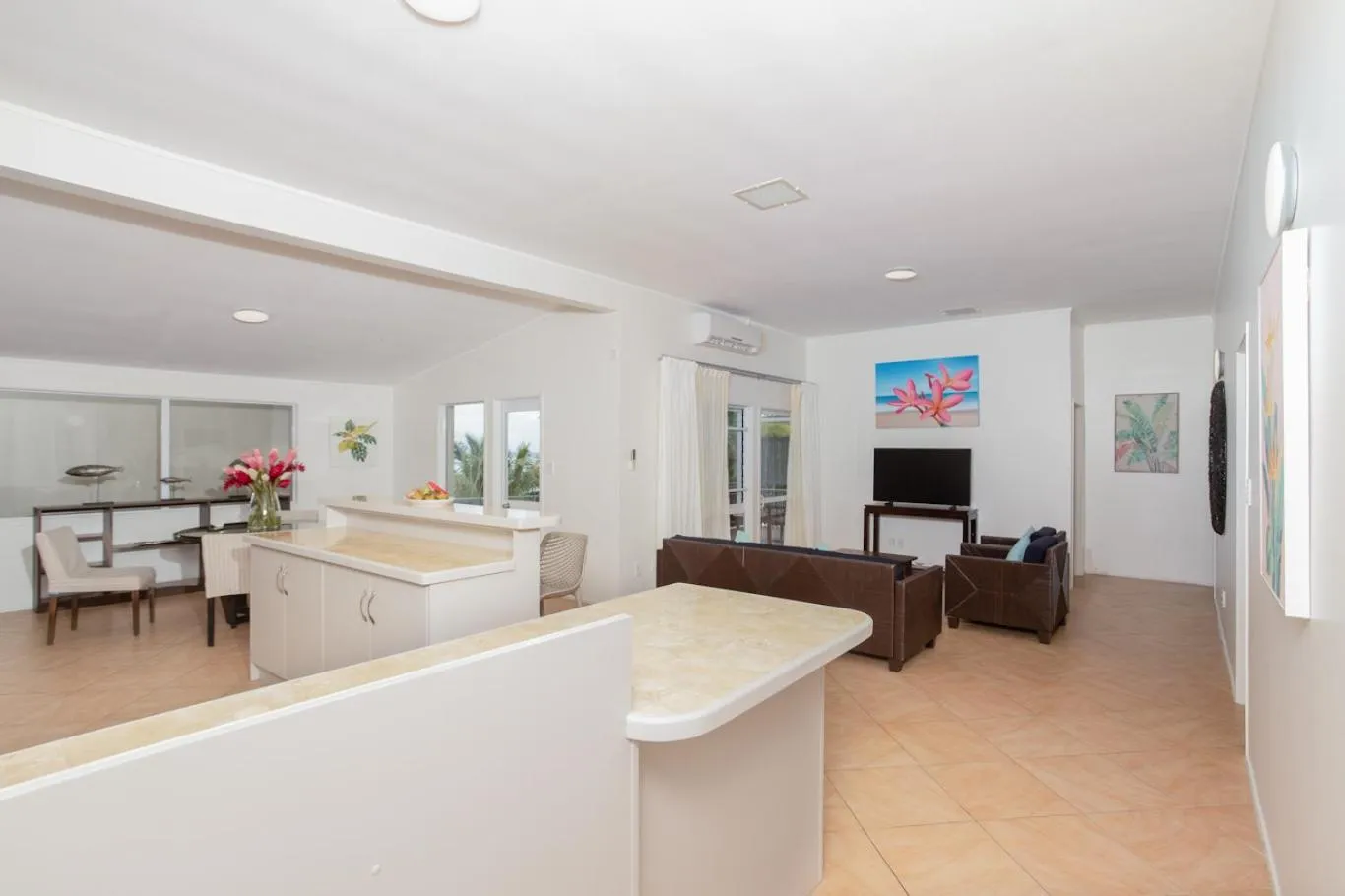 Lounge or bar in Moana Sands Beachfront Villas