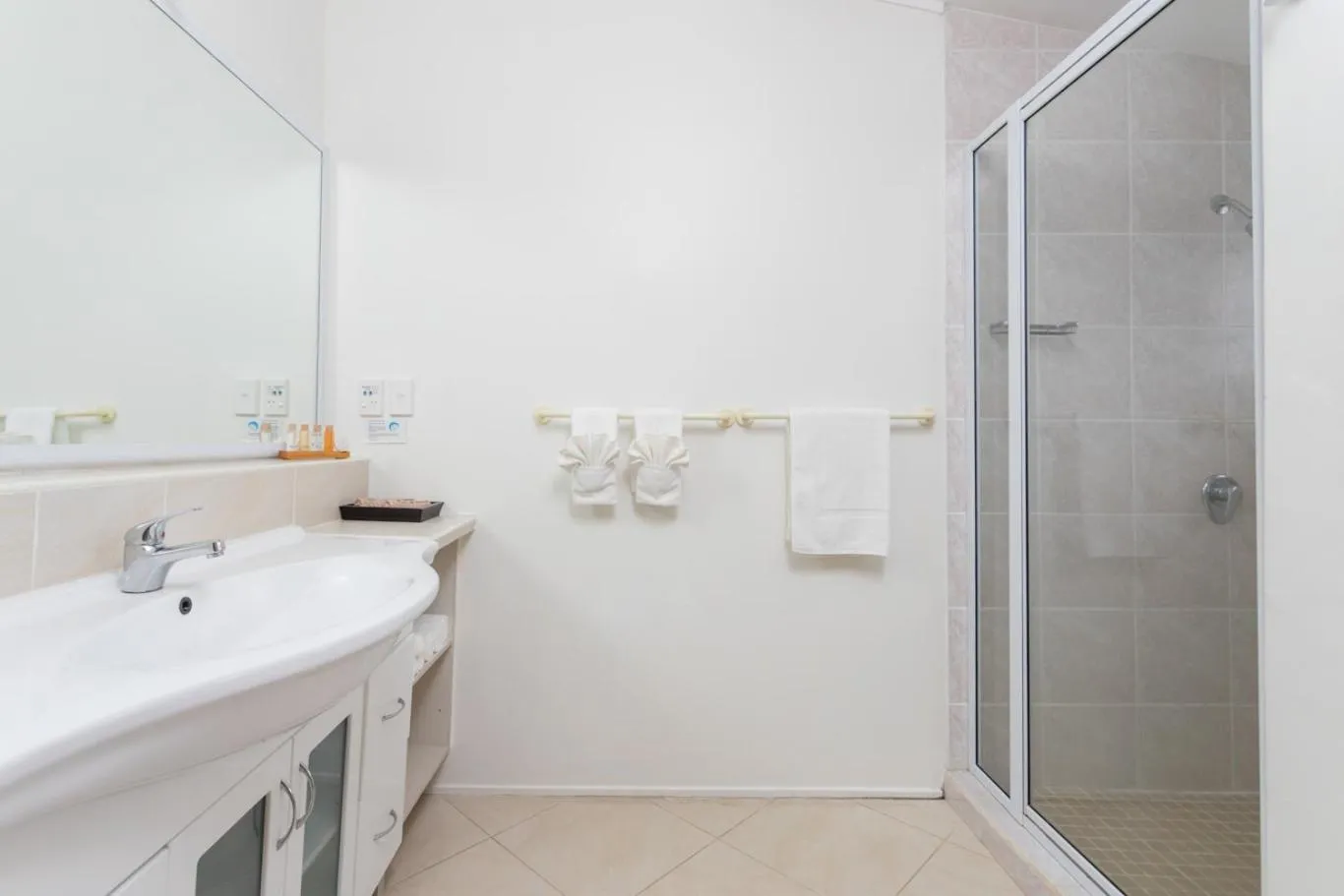 Bathroom in Moana Sands Beachfront Villas