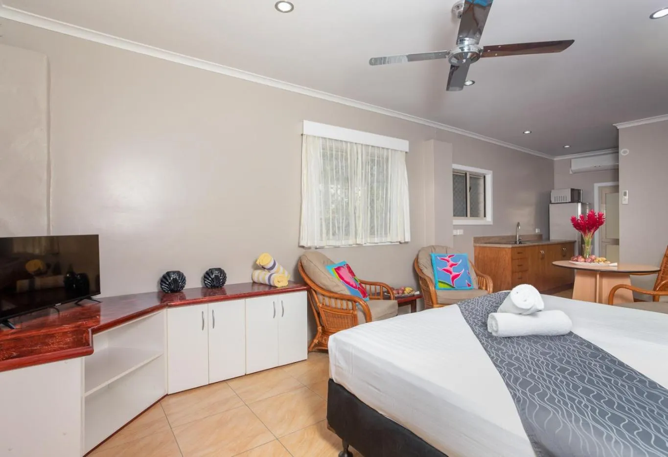 Seating area, Bed in Moana Sands Beachfront Villas