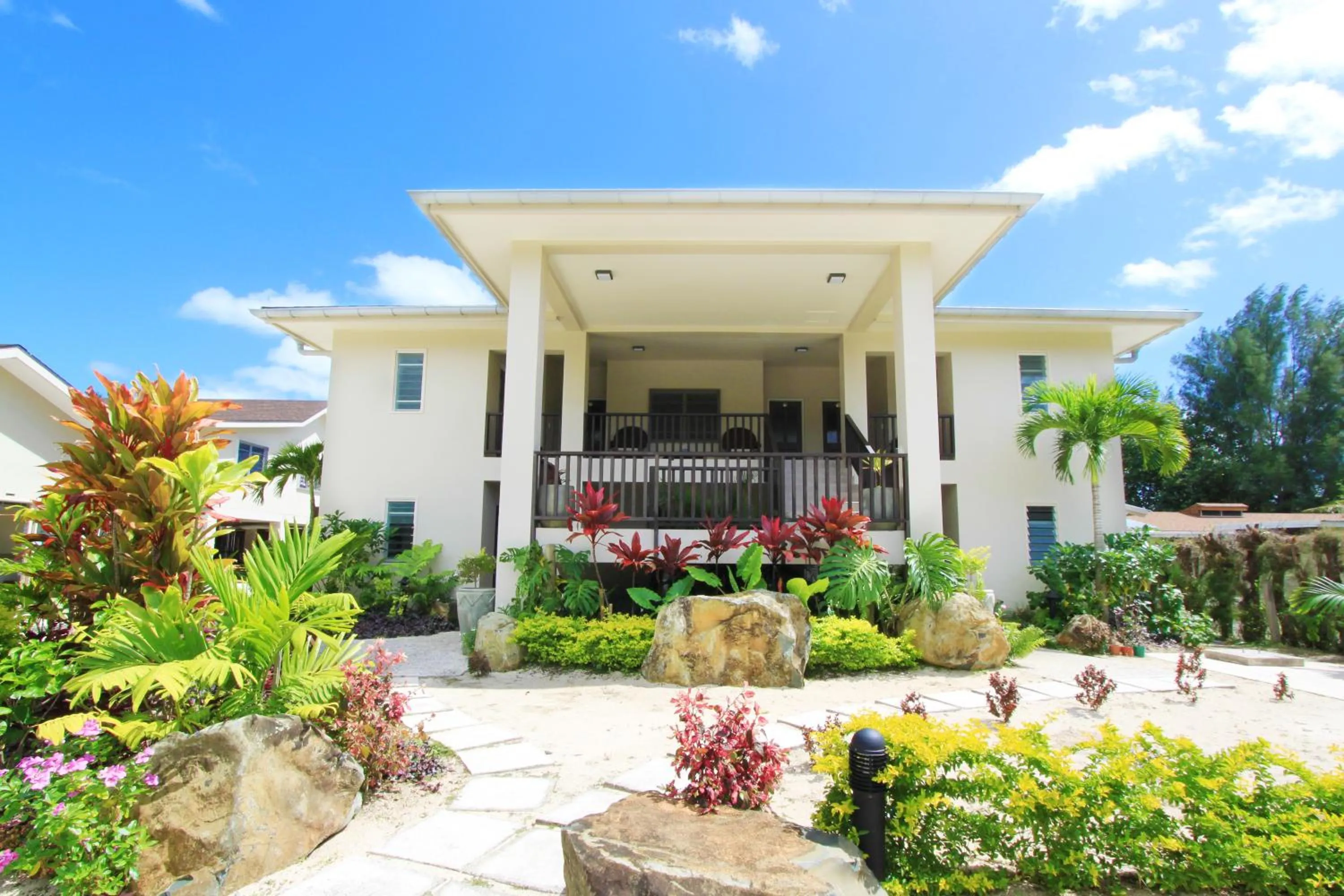 Facade/entrance in Moana Sands Beachfront Villas