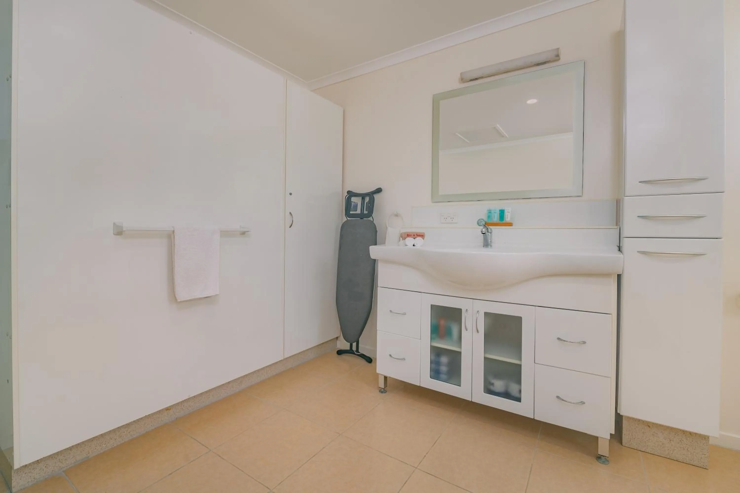 Bathroom in Moana Sands Beachfront Villas