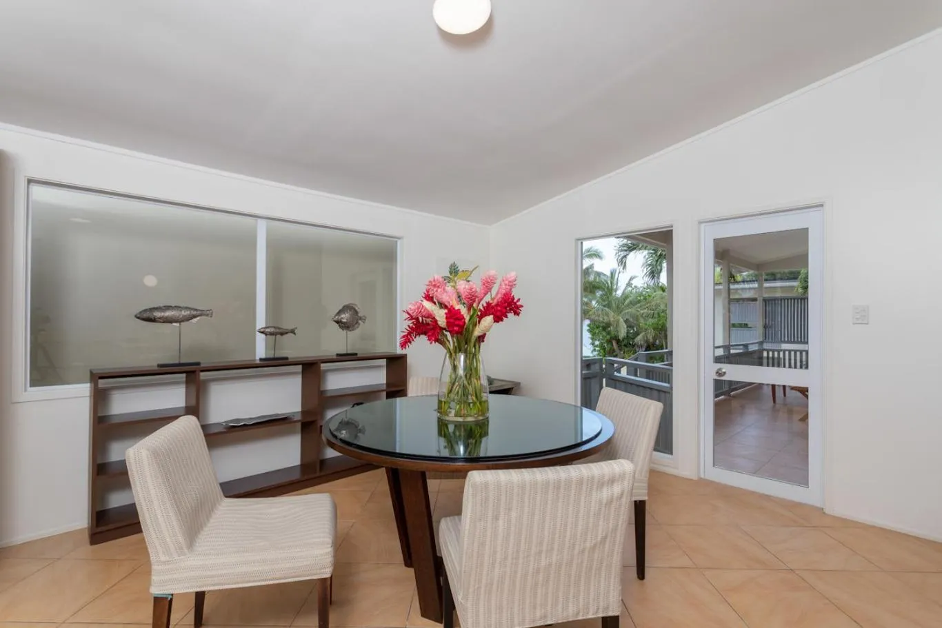 Dining area in Moana Sands Beachfront Villas