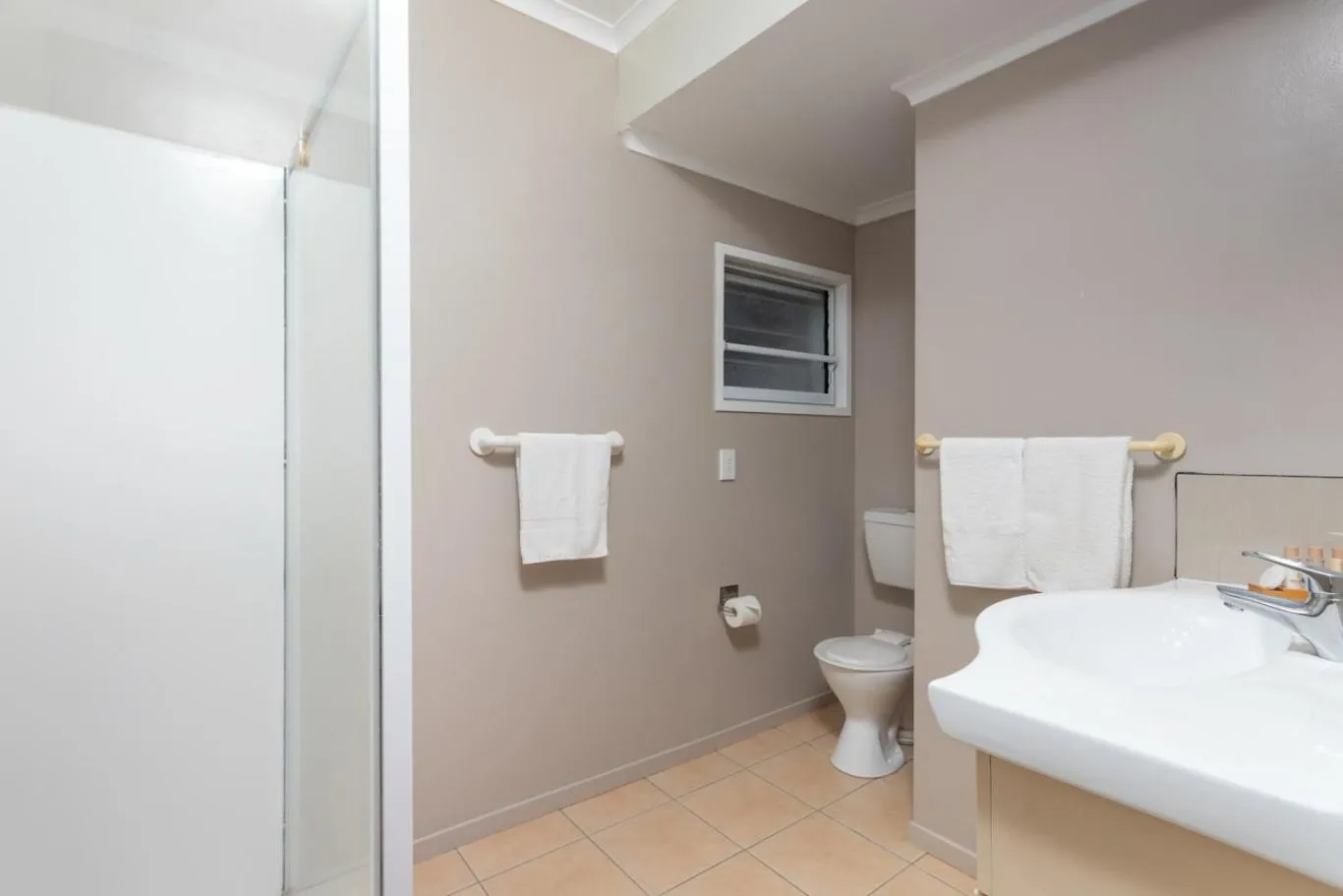 Bathroom in Moana Sands Beachfront Villas