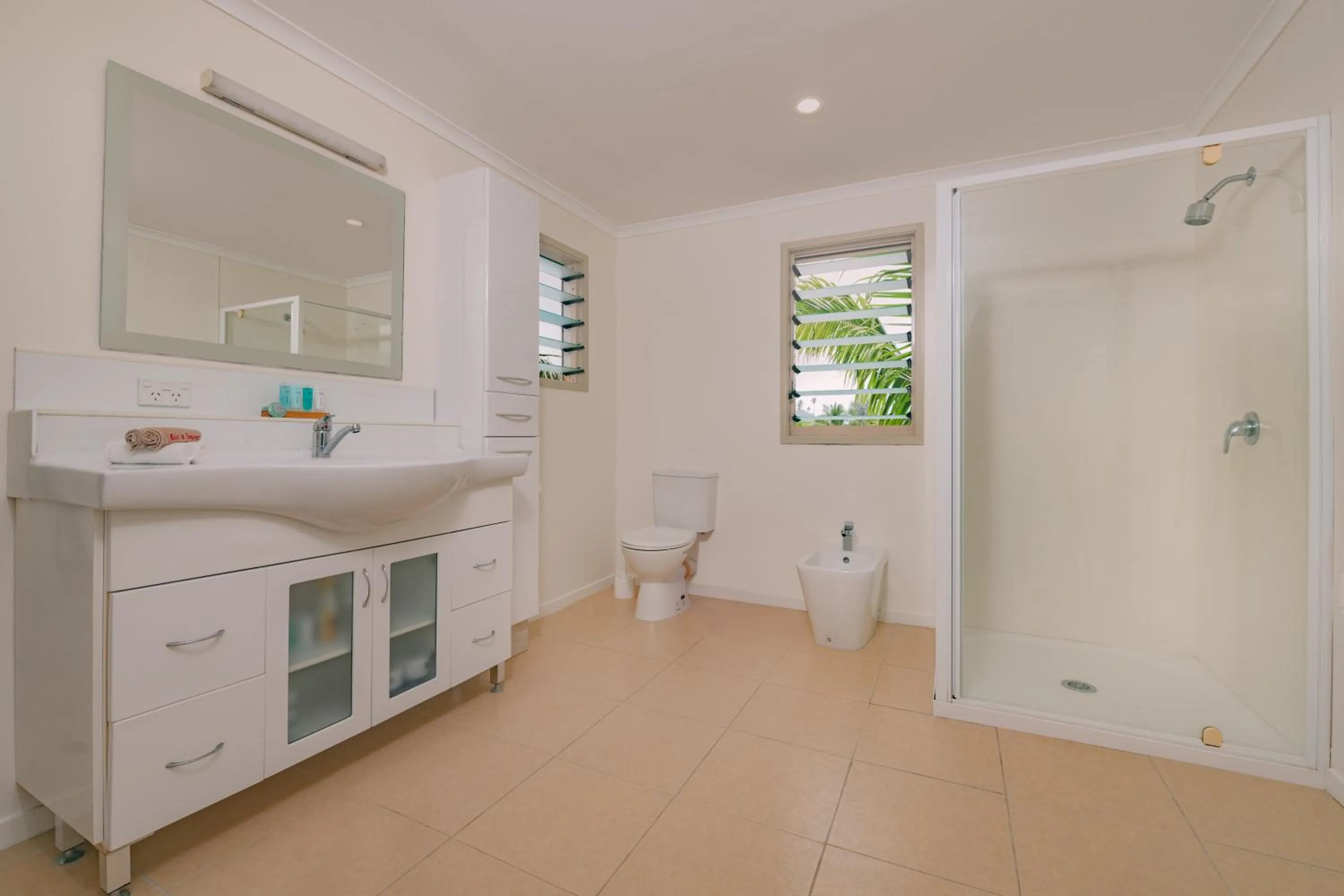 Bathroom in Moana Sands Beachfront Villas