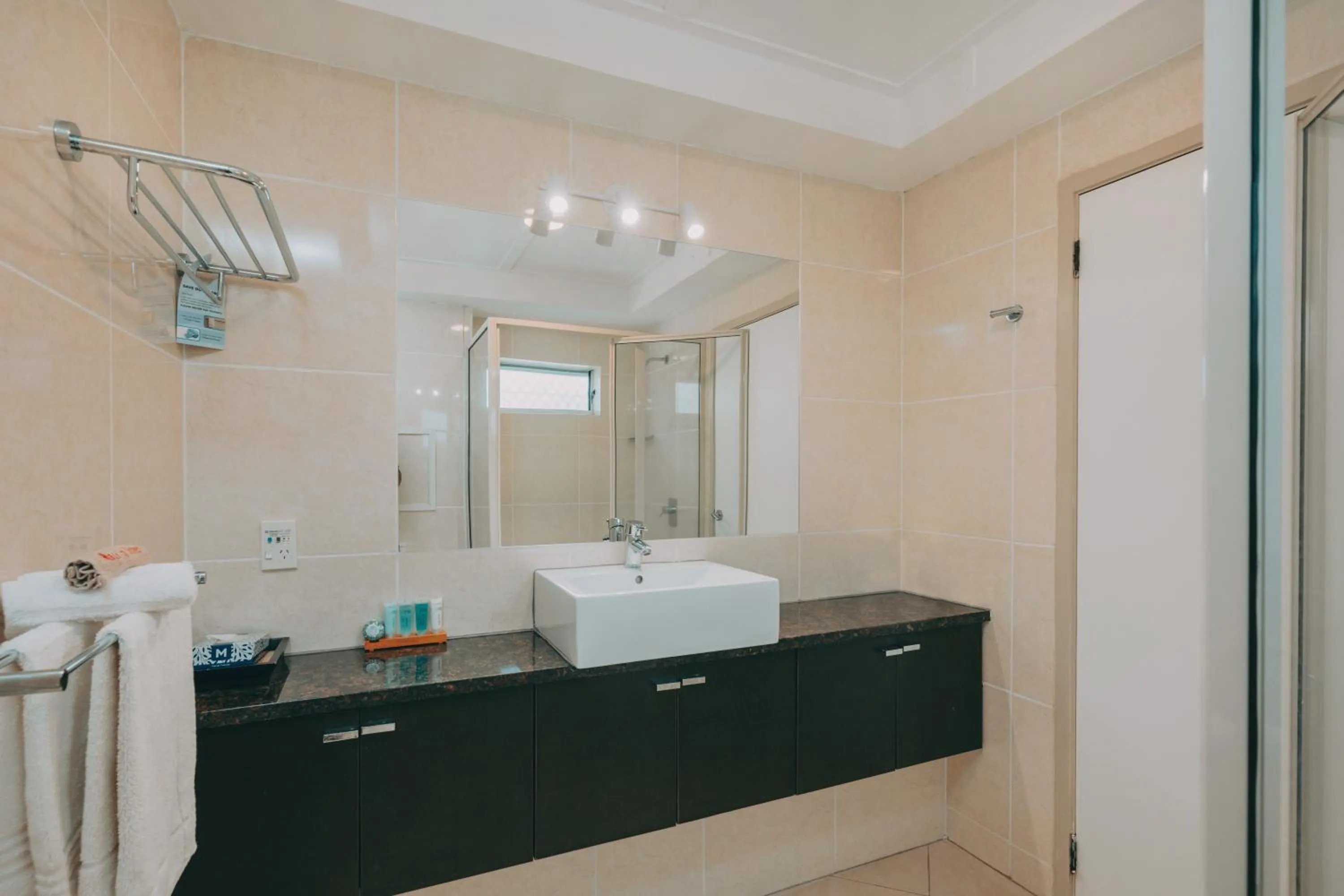 Bathroom in Moana Sands Beachfront Villas