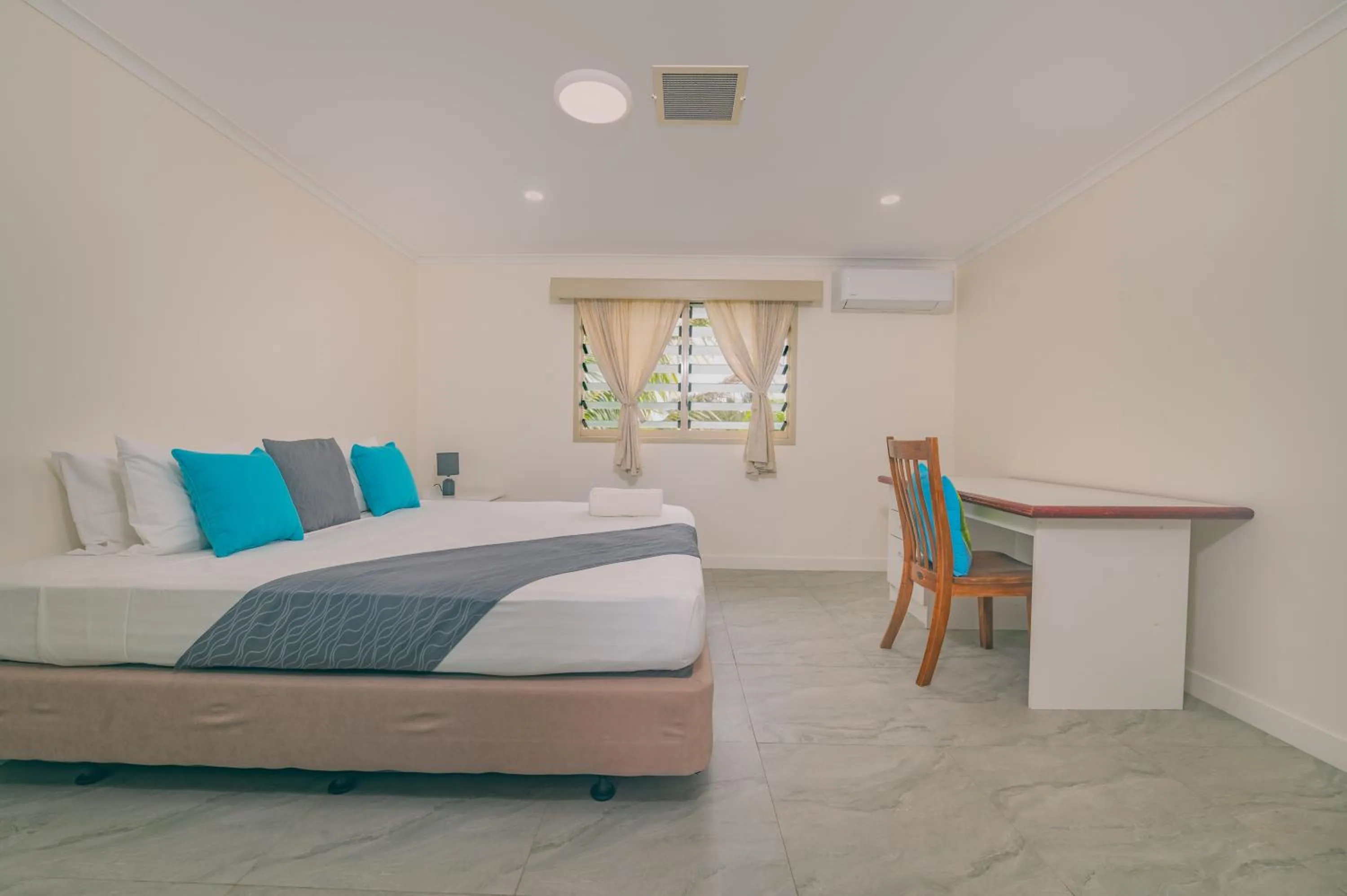Bedroom, Bed in Moana Sands Beachfront Villas