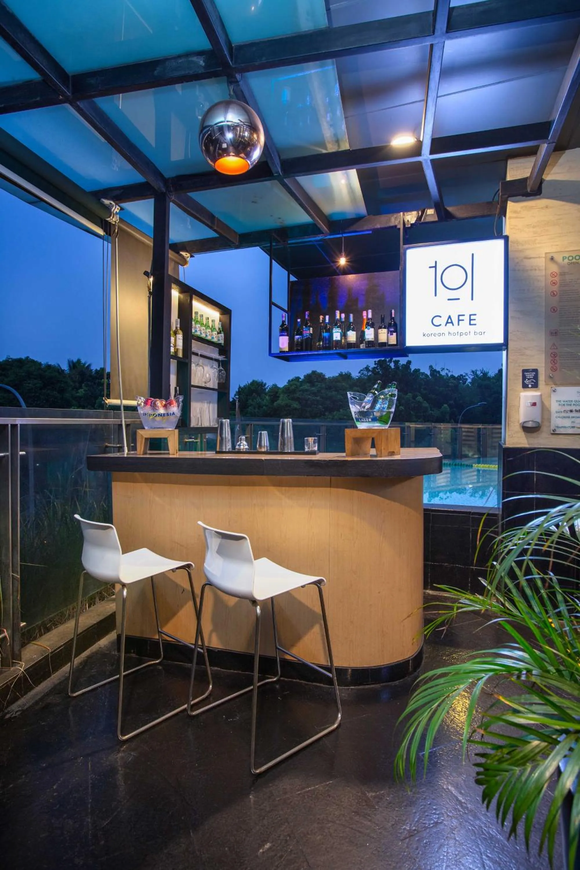 Lounge or bar in THE 1O1 Jakarta Sedayu Darmawangsa