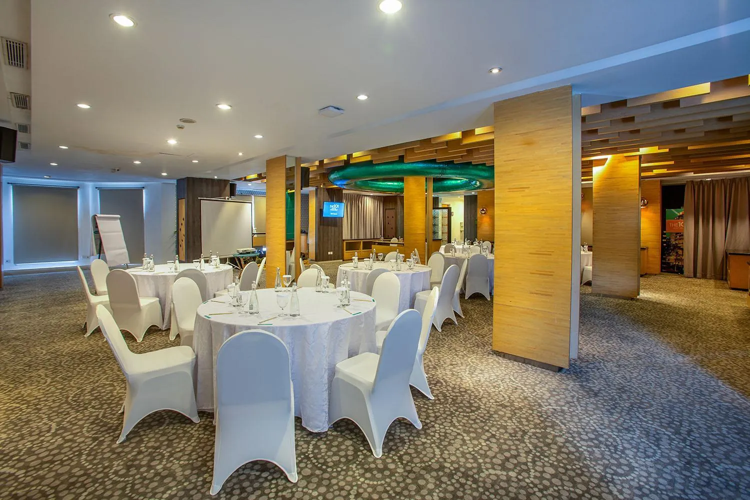 Meeting/conference room in THE 1O1 Jakarta Sedayu Darmawangsa