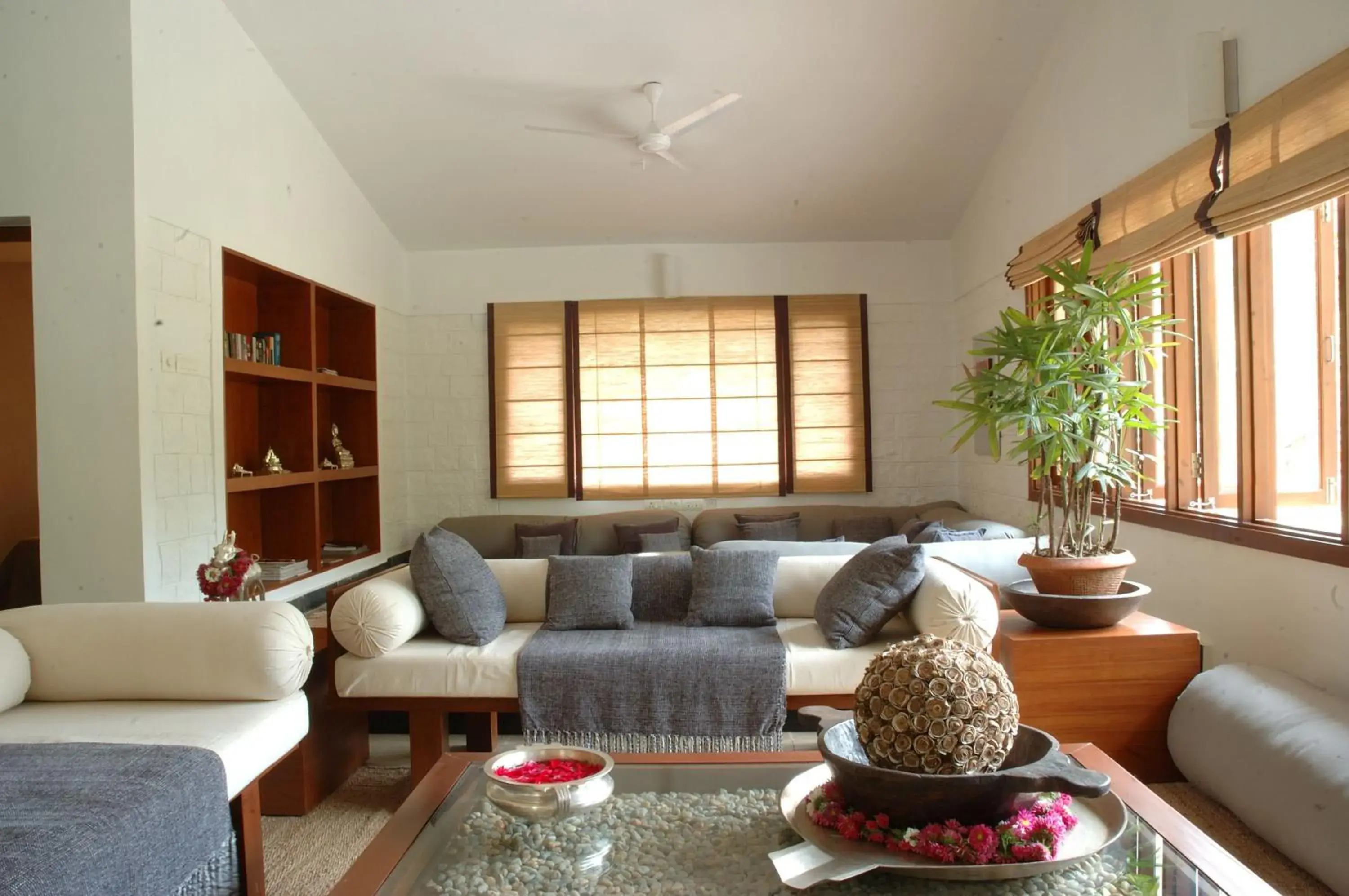 Living room in Shreyas Retreat Living room in Shreyas Retreat