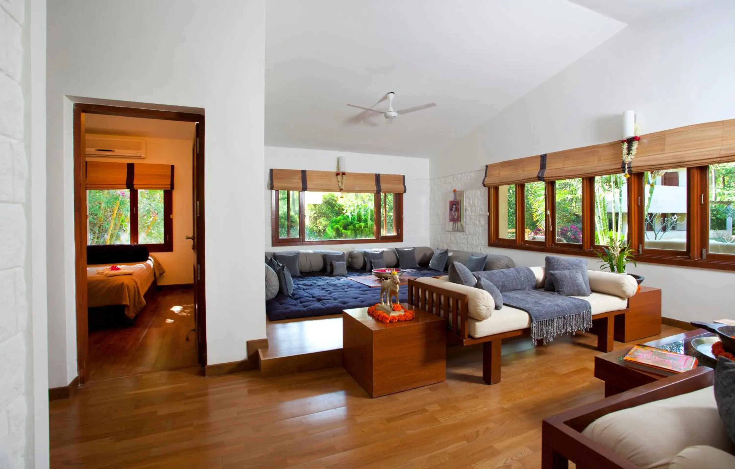 Living room in Shreyas Retreat Living room in Shreyas Retreat