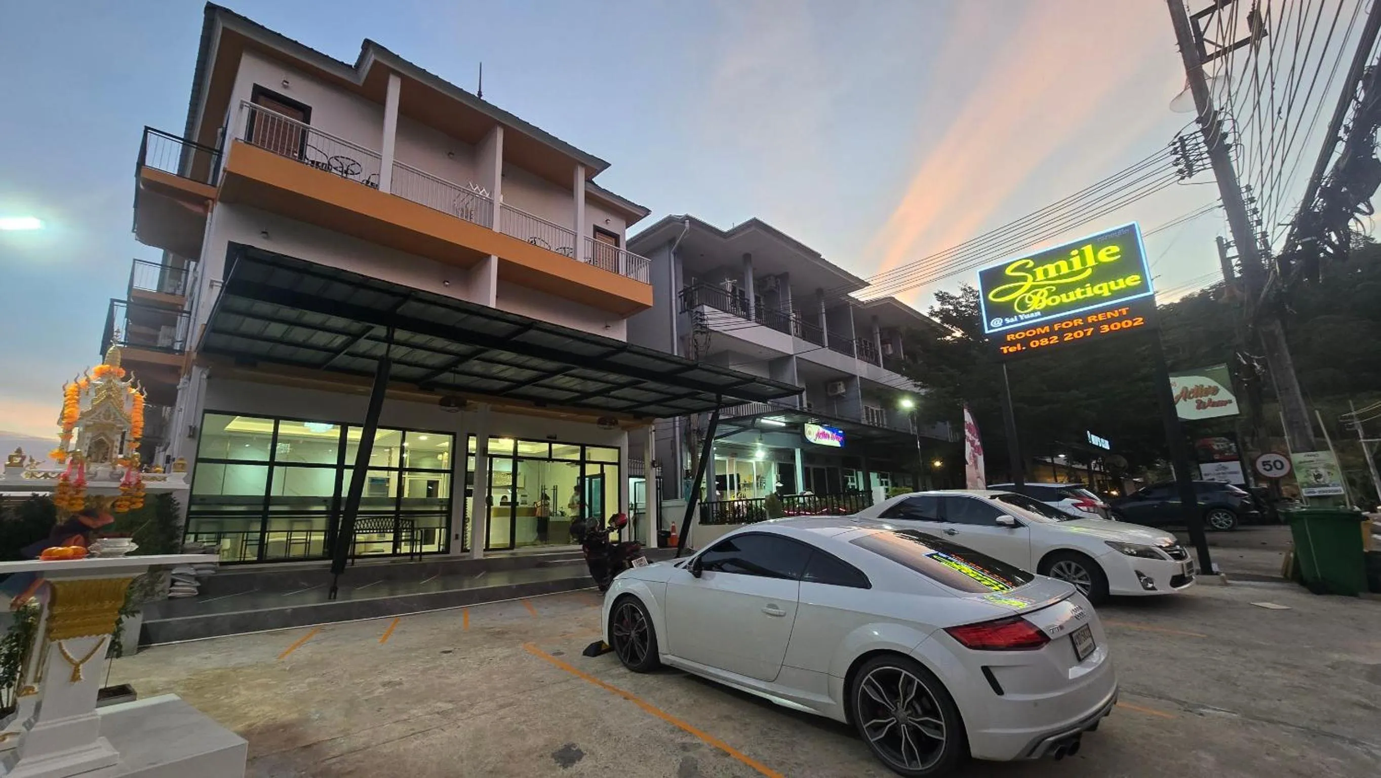 Property building in Smile Boutique at Saiyuan