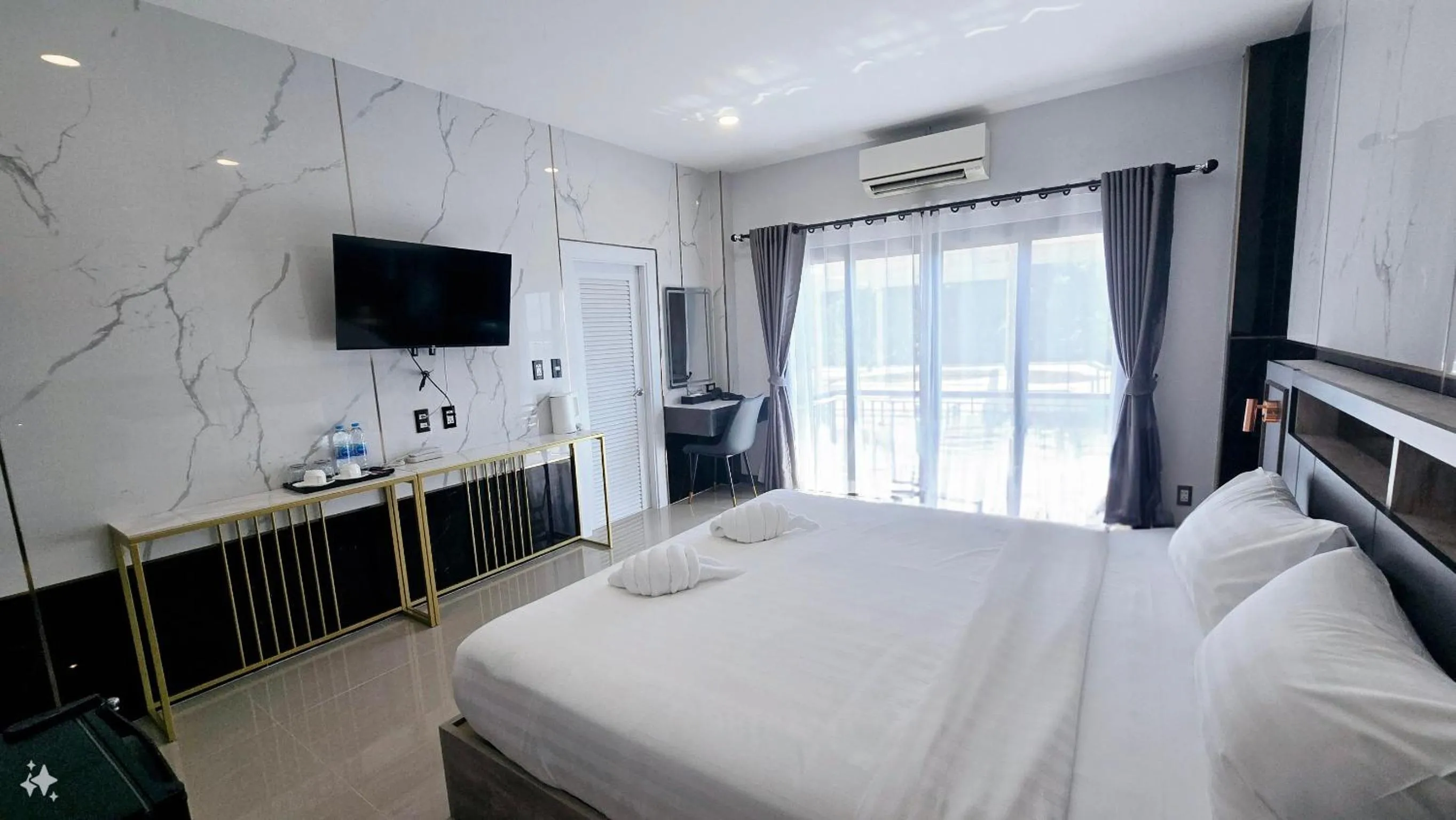 Bedroom, Bed in Smile Boutique at Saiyuan