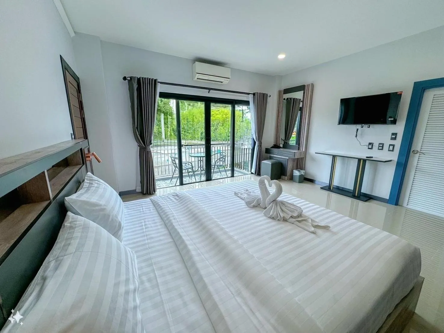 Bedroom, Bed in Smile Boutique at Saiyuan