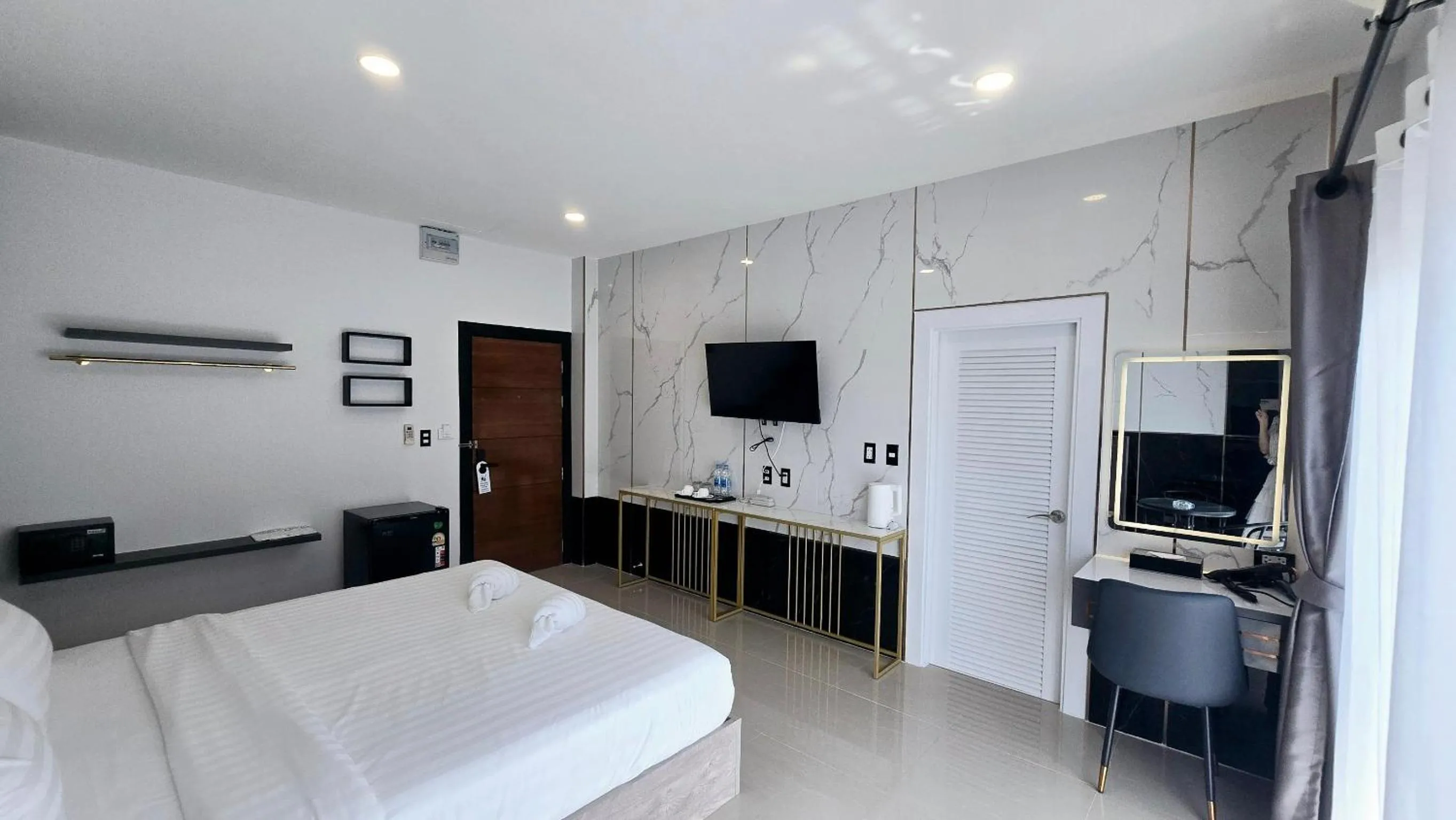 Bedroom, Bed in Smile Boutique at Saiyuan