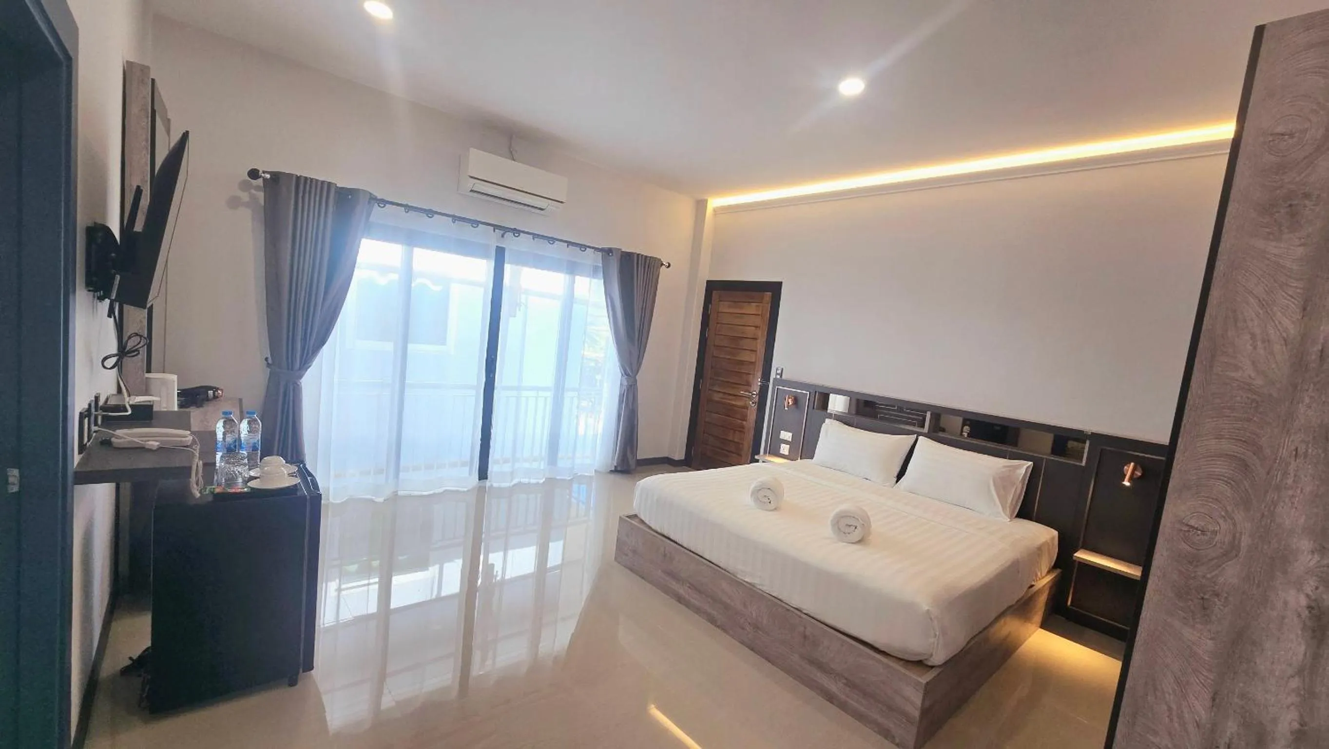 Balcony/Terrace, Bed in Smile Boutique at Saiyuan