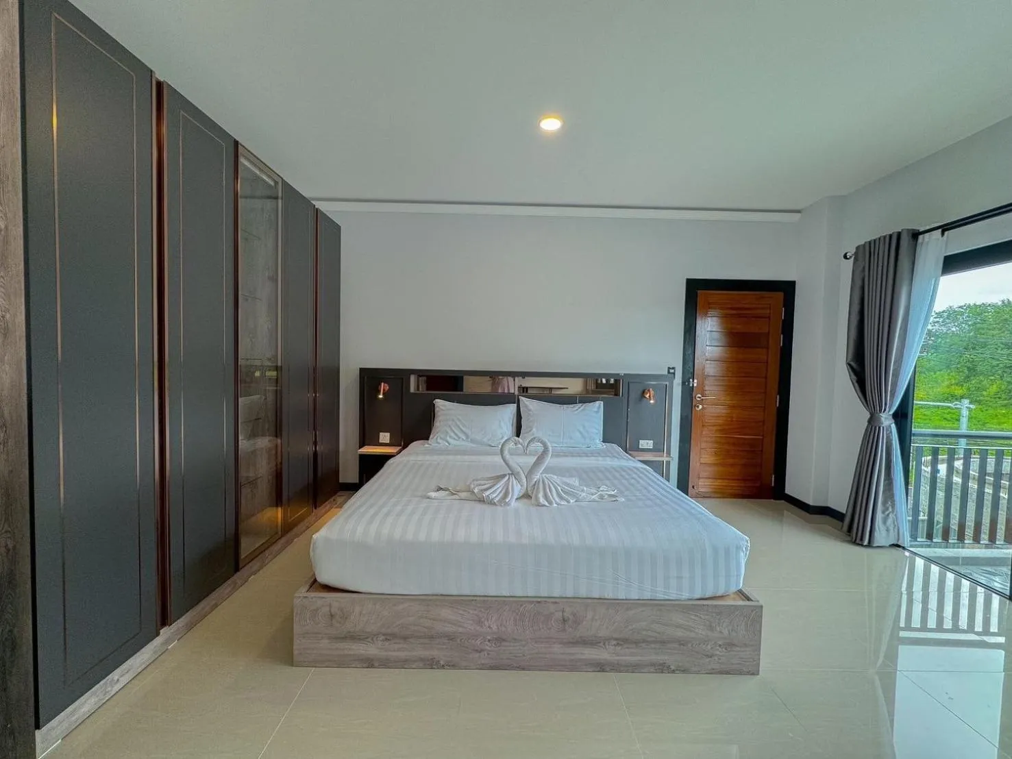 Photo of the whole room, Bed in Smile Boutique at Saiyuan