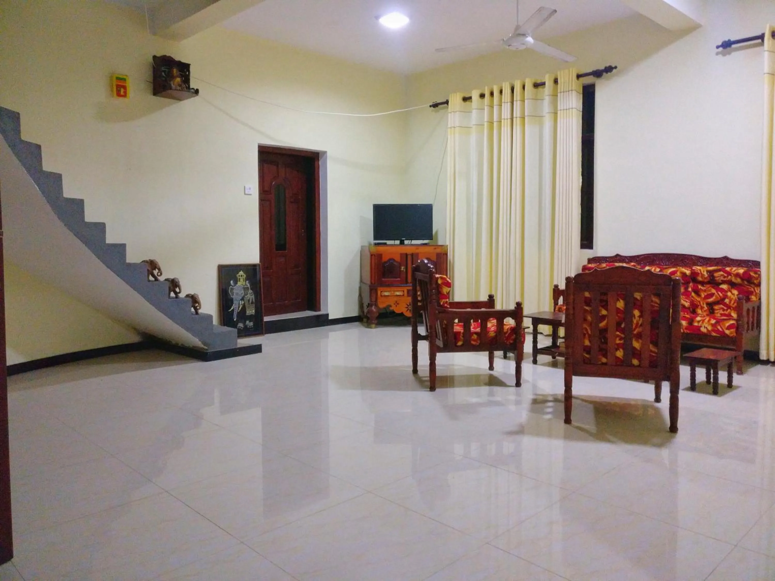 Communal lounge/ TV room in Villa Happy Home