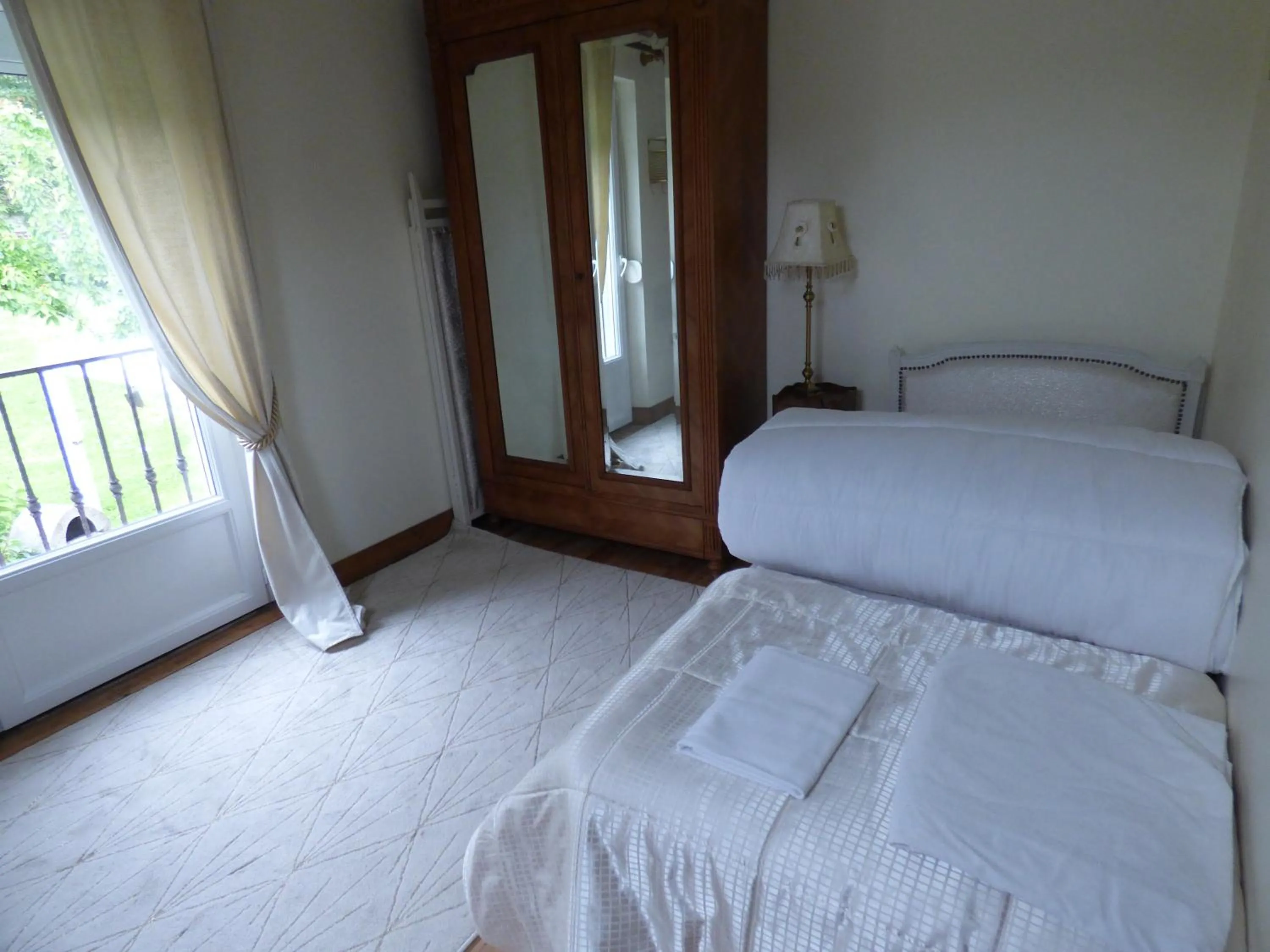 Bed in Le Clos des Camélias, 4 chambres- 8 personnes- 300m de la plage