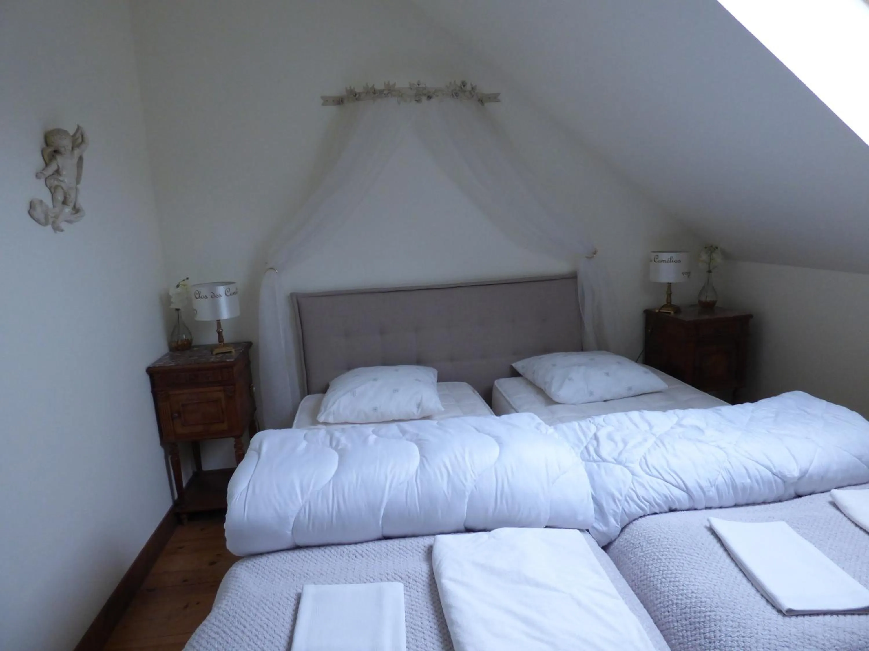 Bed in Le Clos des Camélias, 4 chambres- 8 personnes- 300m de la plage