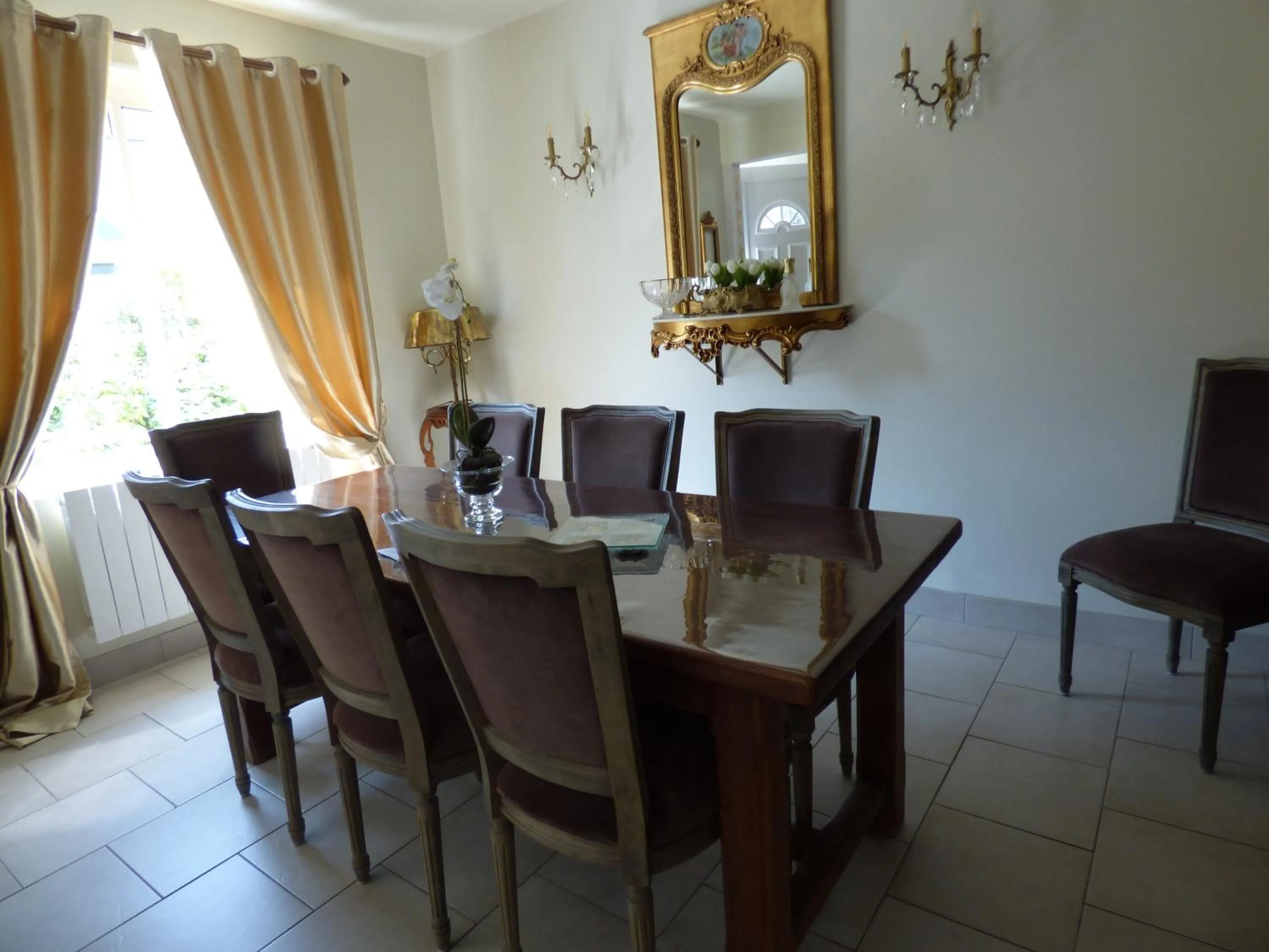 Living room in Le Clos des Camélias, 4 chambres- 8 personnes- 300m de la plage
