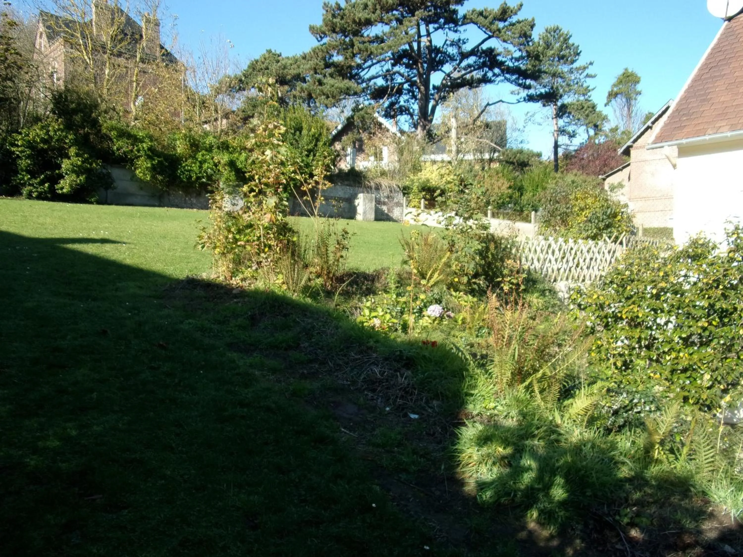 Garden in Le Clos des Camélias, 4 chambres- 8 personnes- 300m de la plage