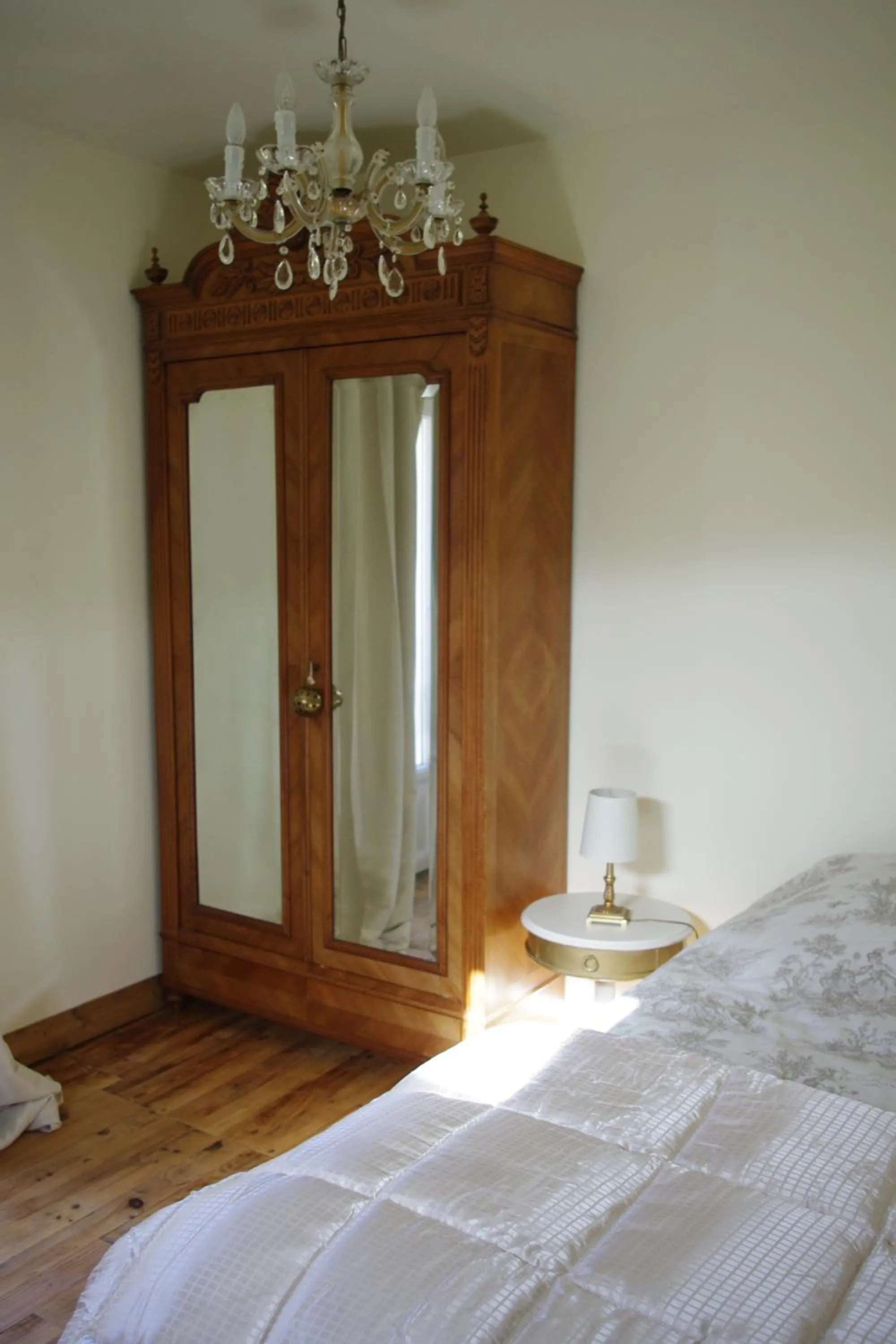 Bedroom, Bed in Le Clos des Camélias, 4 chambres- 8 personnes- 300m de la plage