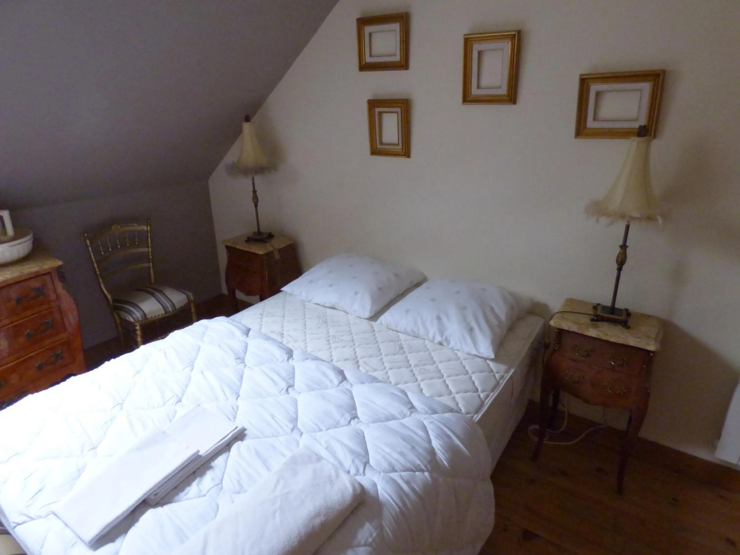 Bed in Le Clos des Camélias, 4 chambres- 8 personnes- 300m de la plage