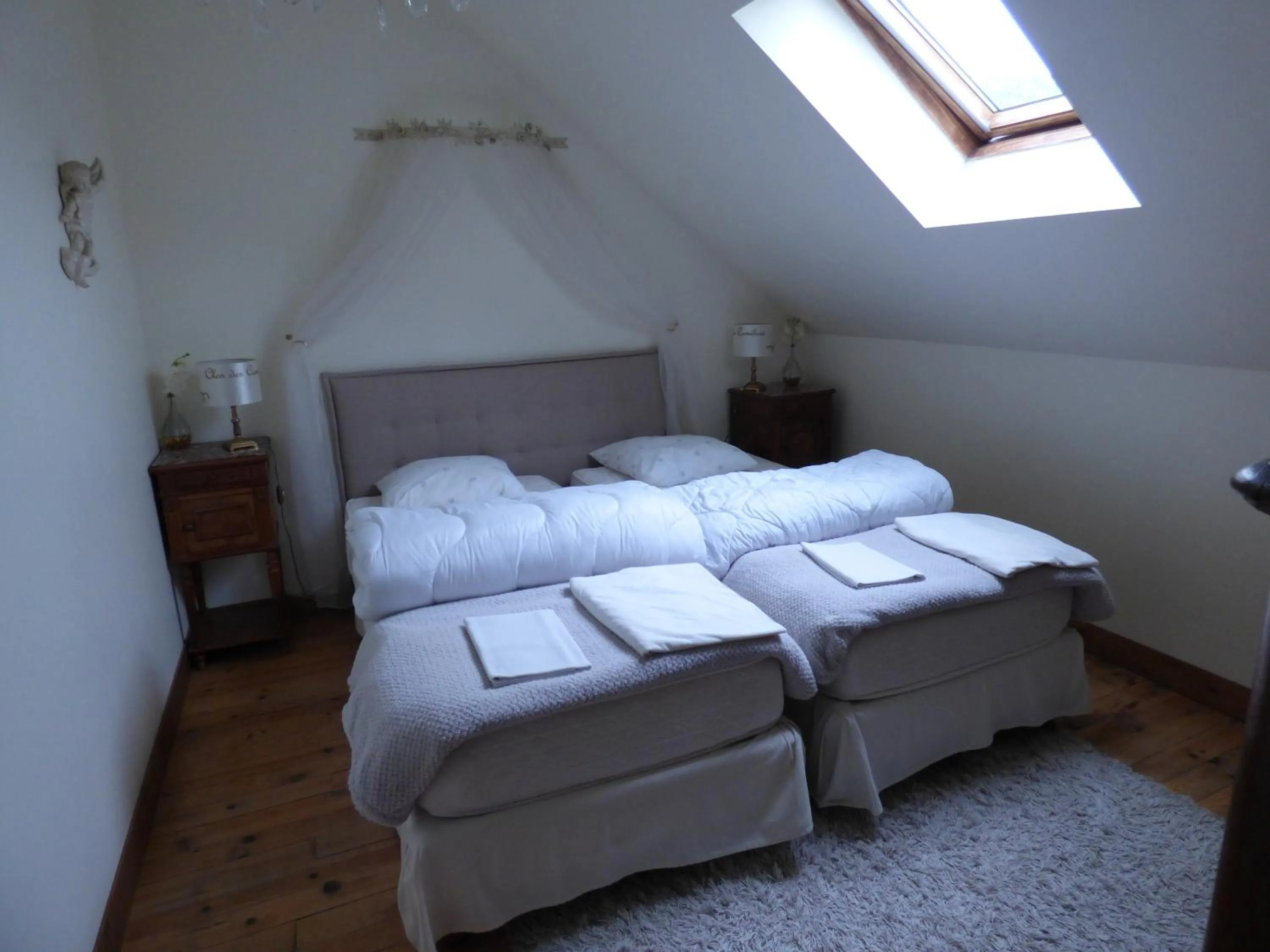 Bed in Le Clos des Camélias, 4 chambres- 8 personnes- 300m de la plage