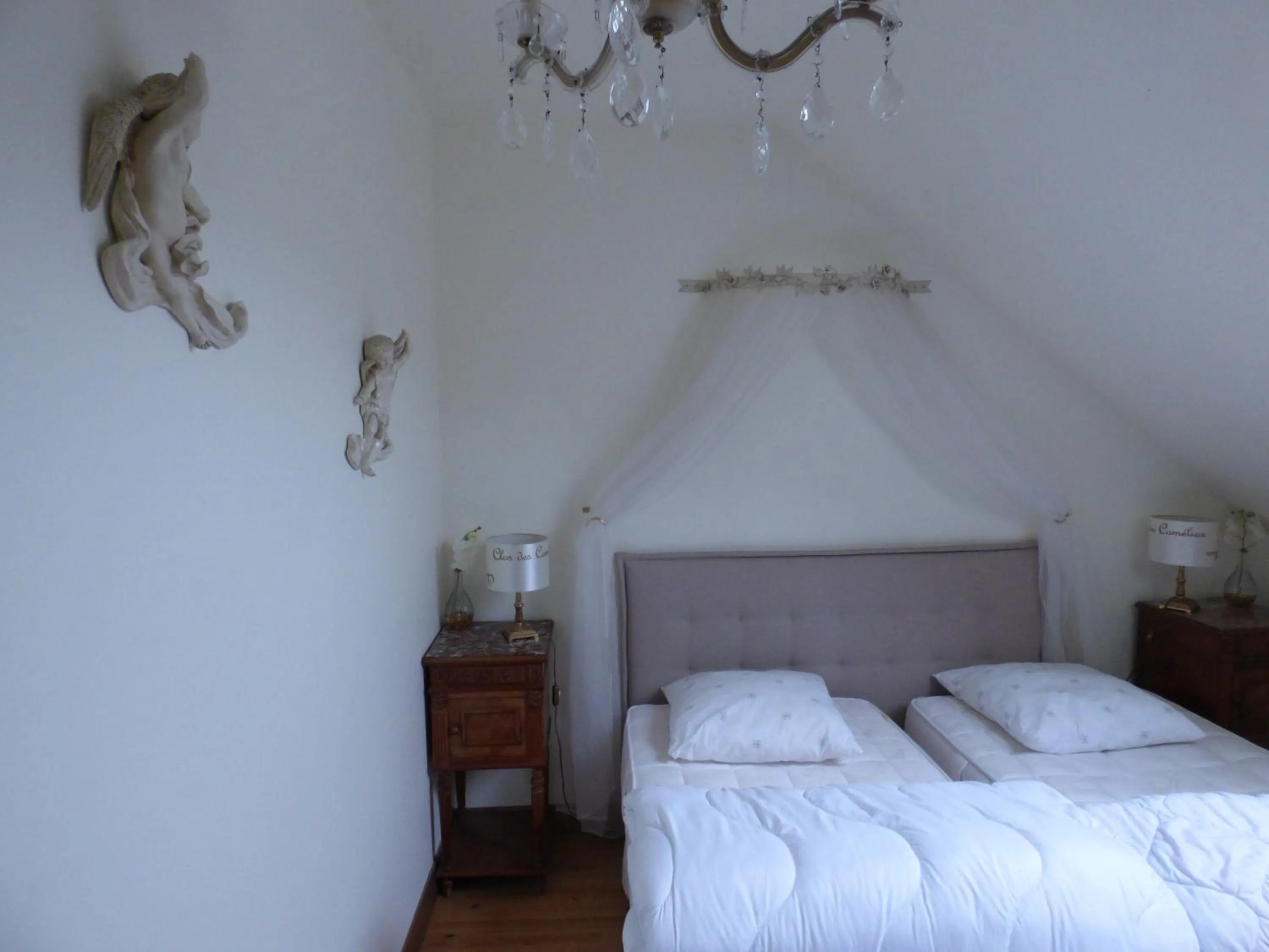 Bed in Le Clos des Camélias, 4 chambres- 8 personnes- 300m de la plage