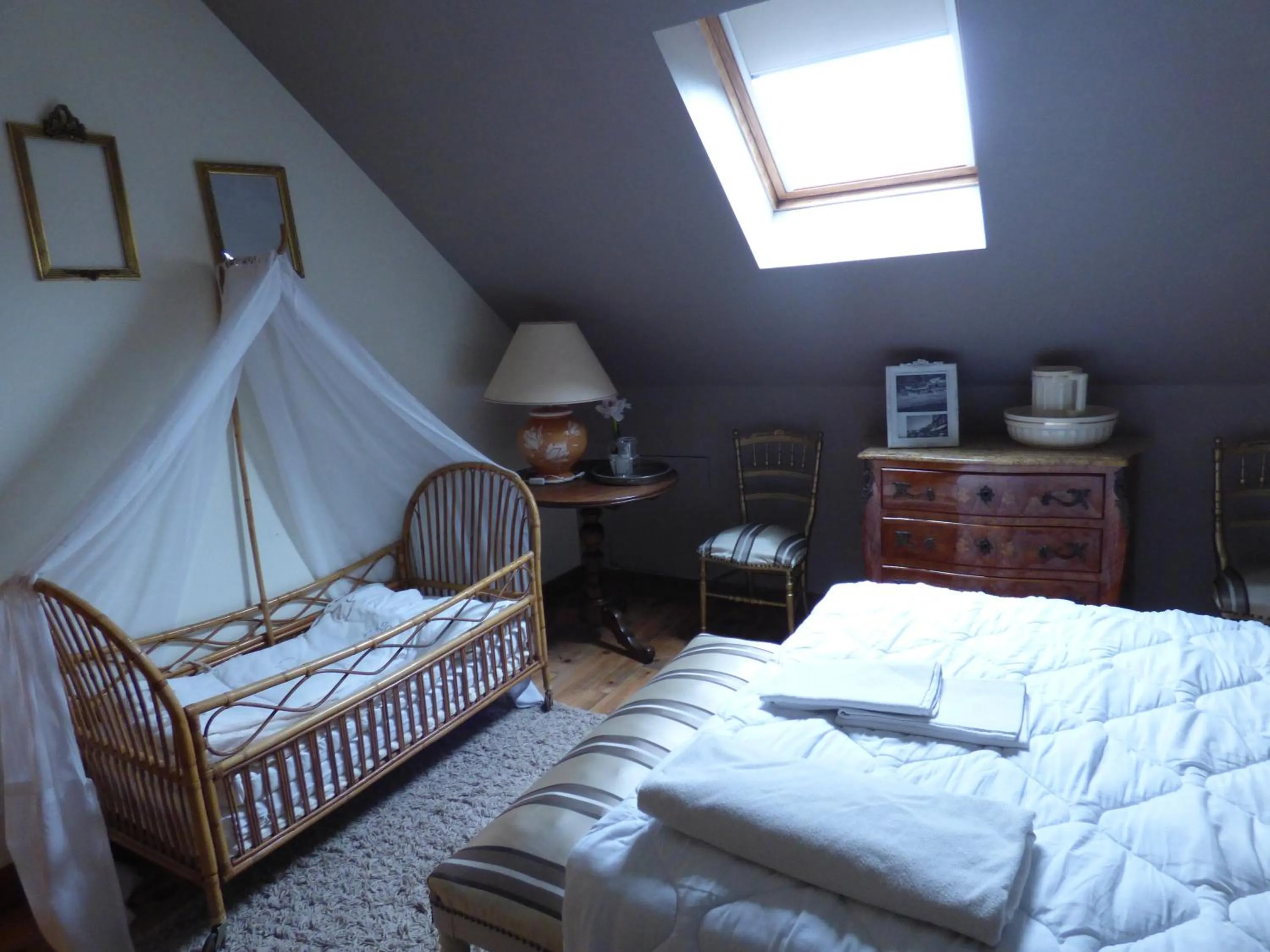 Bed in Le Clos des Camélias, 4 chambres- 8 personnes- 300m de la plage